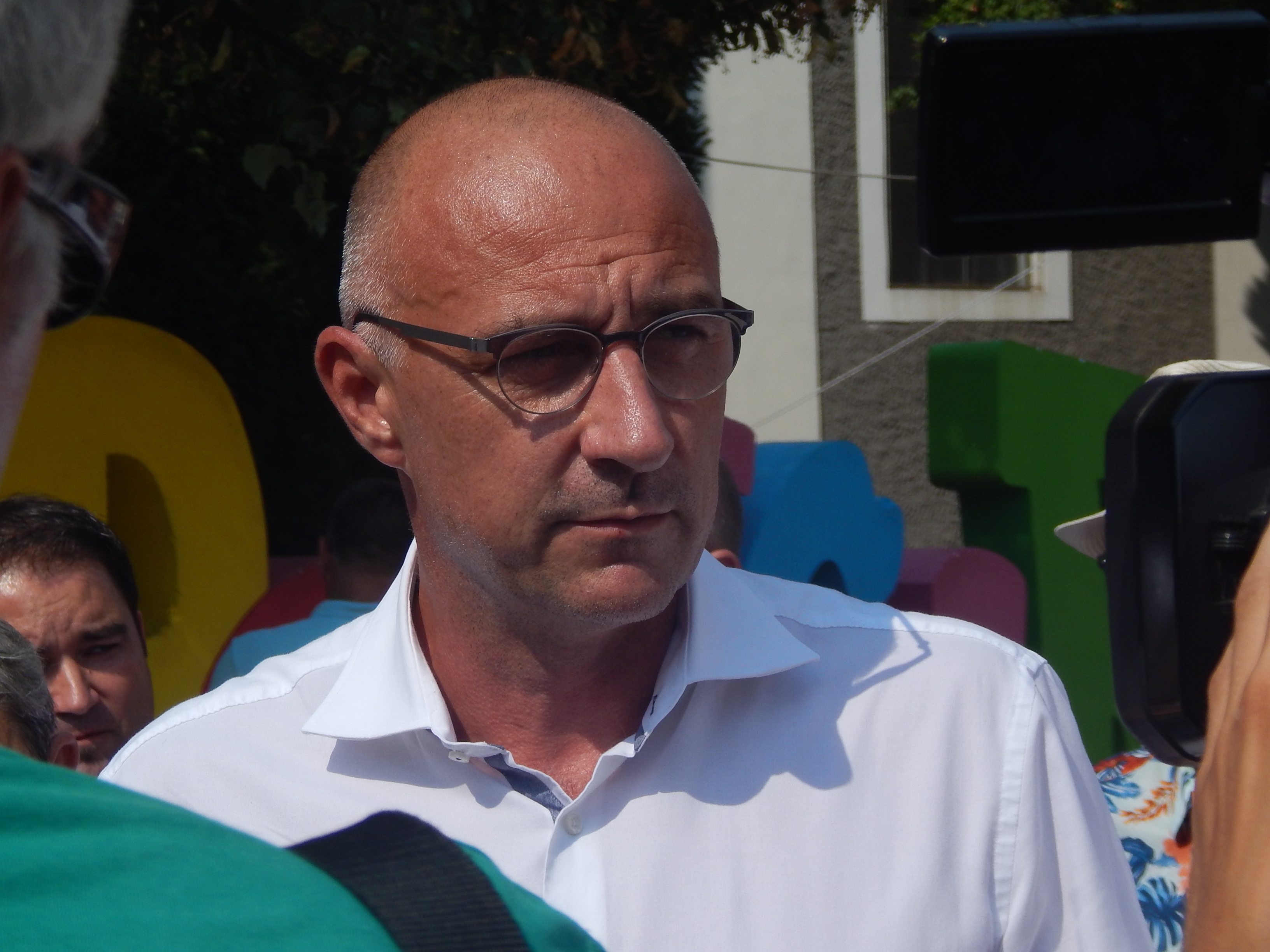 Varadin, 24.8.2018. - Prvi èovjek HNS-a, Ivan Vrdoljak, izjavio je danas u Varadinu, gdje je posjetio pancirfest, da zagovara restrukturiranje brodogradilita Uljanik, a Vladu i resorno ministarstvo pozvao je da to hitnije odluèe na koji æe naèin iznaæi sredstva za restrukturiranje i isplatu zaostalih plaæa. Na fotografiji Ivan Vrdoljak.
foto HINA/ Sinia KALAJDIJA/ ml
