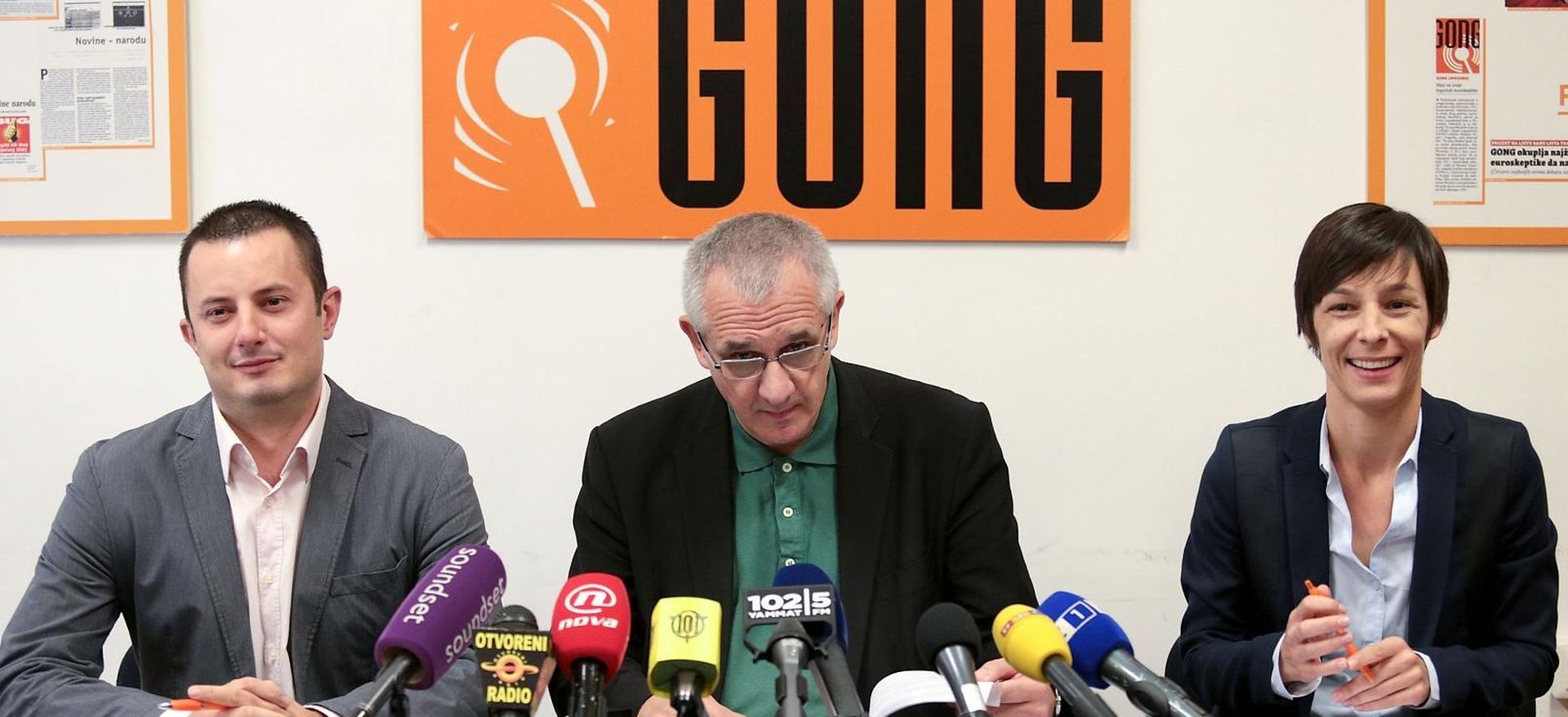 21.10.2015., Zagreb - Aktivisti GONG-a pridruzili su se na konfrenciji za medije kampanji napada na predsjednicu Kolindu Grabar-Kitarovic zbog navodnih nejasnih izjava o postupku dodjela mandata za sastav Vlade. Dragan Zelic, Nenad Zakosek, Jelena Berkovic. 
Photo: Patrik Macek/PIXSELL