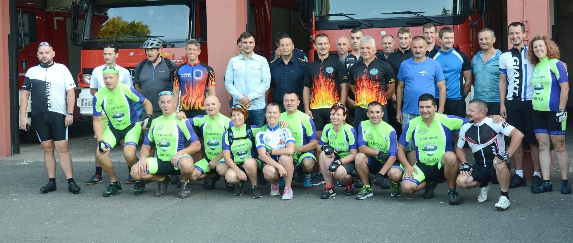 Sisak: Start biciklističkog maratona dugačkog 320 km za vatrogasce s Kornata 24.08.2018., Sisak - Biciklisticka udruga "Laudovi" organizirala je bicikllisticki maraton Sisak-Bihac-Vodice u cast i sjecanje na poginule kornatske vatrogasce. U dva dana rutu od 320km sisacki biciklisti odvesti ce s 20-tak biciklista-vatrogasaca iz nekoliko zupanija sjeverozapadne Hrvatske. Photo: Nikola Cutuk/PIXSELL