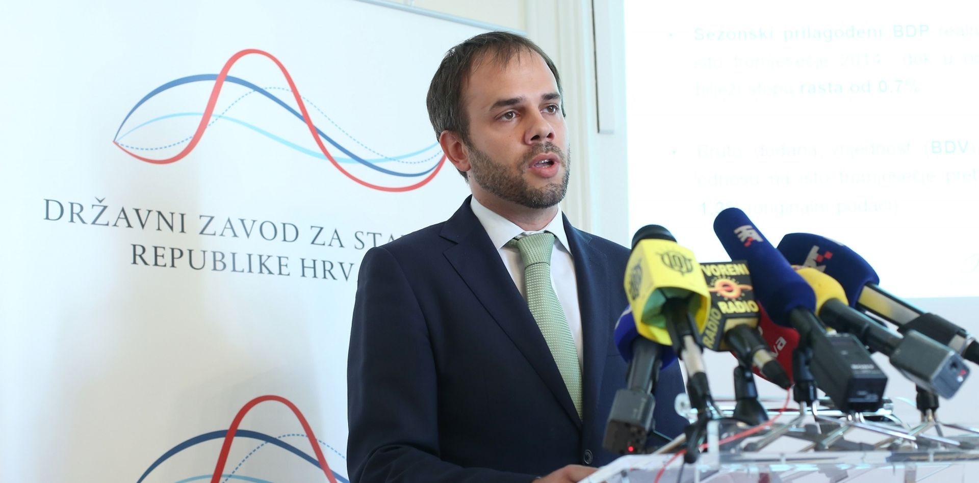 28.08.2015., Drzavni zavod za statistiku, Zagreb - Objava prve procjene tromjesecnog obracuna BDP-a za drugo tromjesecje 2015. Navedene podatke sluzbeno je predstavio ravnatelj Drzavnog zavoda za statistiku Marko Kristof. 
Photo: Sanjin Strukic/PIXSELL