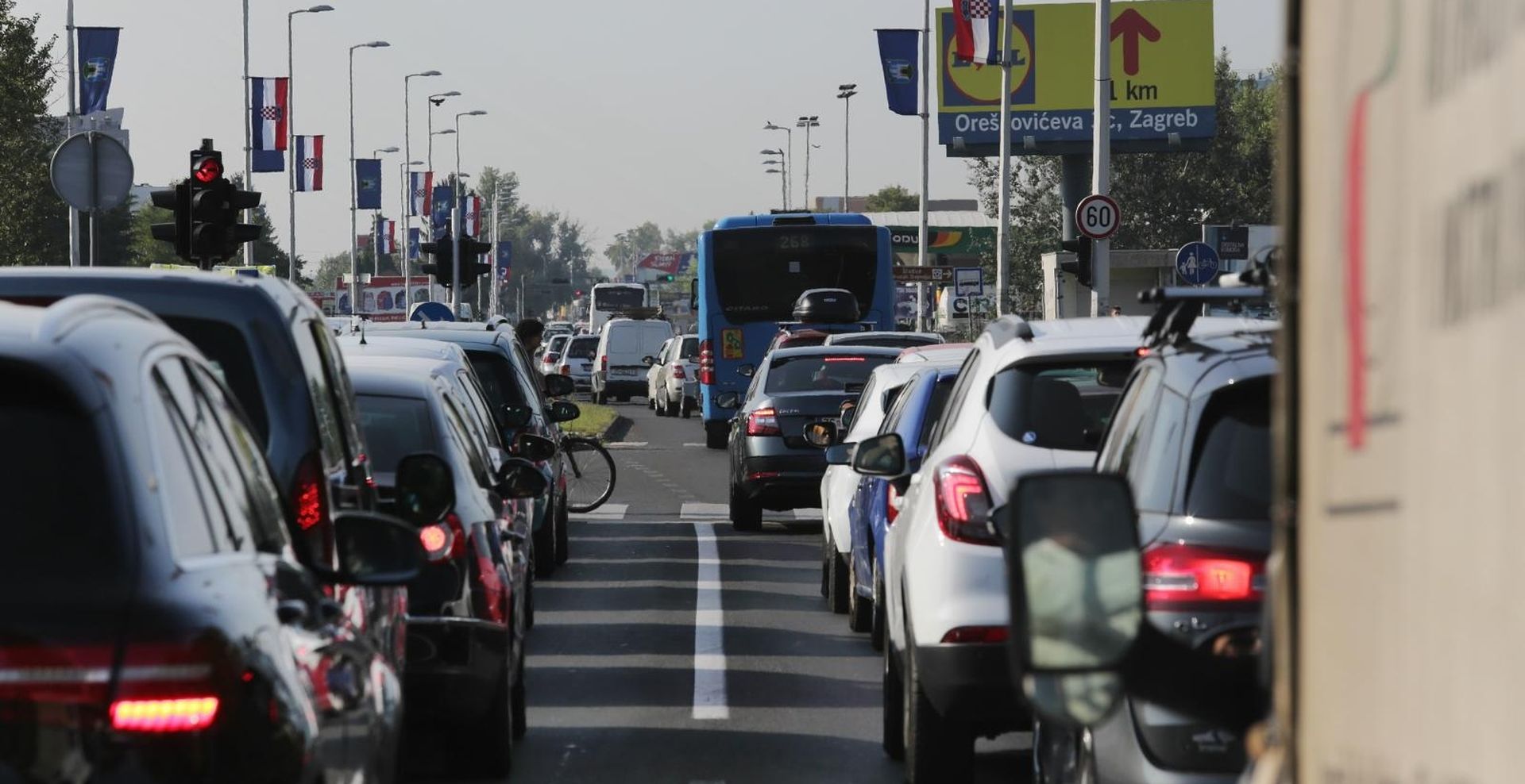 Zagreb: Gužva na Aveniji Većeslava Holjevca zbog radova u Ulici SR Njemačke  29.08.2018., Zagreb - Guzva na Aveniji Veceslava Holjevca zbog radova u Ulici Savezne Republike Njemacke koja je zatvorena za promet. 

Photo: Tomislav Miletic/PIXSELL