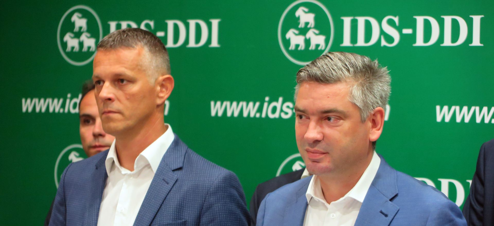 Pula, 26.8.2018 - Izvanredna konferencija za medije IDS-a o Uljaniku u prostorijama IDS-a u Puli. Na slici potpredsjednik IDS-a Valter Flego i predsjednik stranke Boris Miletiæ.
foto HINA/ Daniel SPONZA/ ua