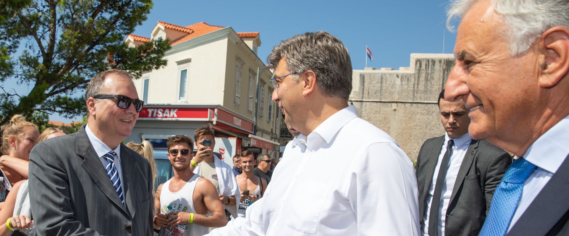 31.08.2018., Dubrovnik - Predsjednik Vlade Andrej Plenkovic obisao je u Dubrovniku radove na projektu 'Lazareti – kreativna cetvrt Dubrovnika' te se sastao sa celnicima Zupanije i Grada. Frano Matusic, Andrej Plenkovic, Nikola Dobroslavic.
Photo: Grgo Jelavic/PIXSELL
