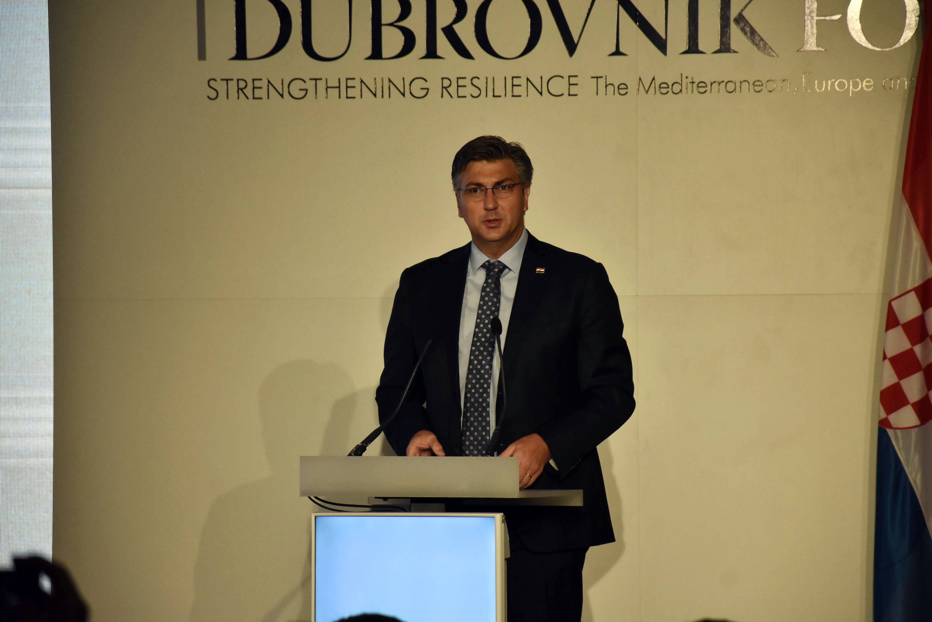 Dubrovnik, 01.09.2018. - Trinaesta godišnja međunarodna konferencija „Dubrovnik Forum 2018.“ pod sloganom „Jačanje otpornosti – Mediteran, Europa i Zapadni Balkan“ održava se ove subote u Dubrovniku. Na fotografiji Andrej Plenković.
foto HINA/ Baldo MARUNČIĆ/ ml