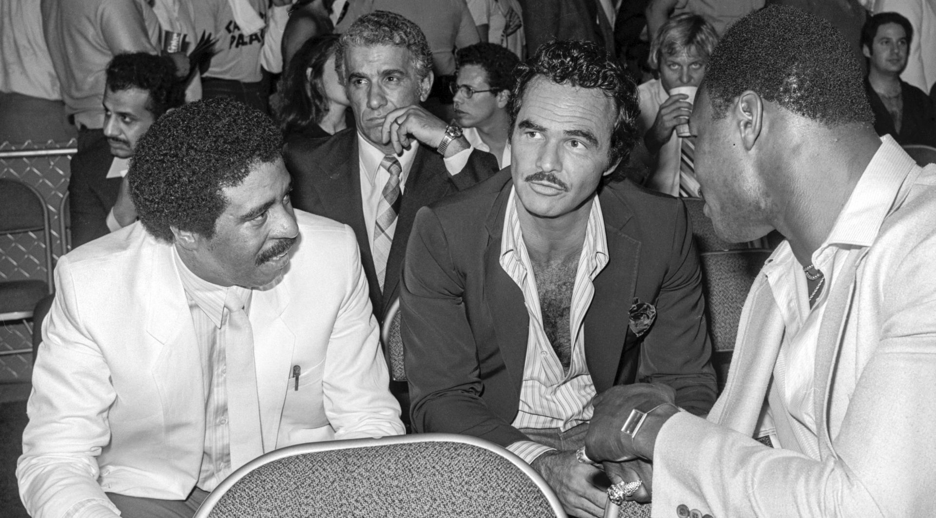 epa07002061 A handout photo made available by Las Vegas News Bureau shows Comedian Richard Pryor, (L) , and Burt Reynolds (C) at the Sugar Ray Leonard-Thomas Hearns middleweight title boxing match at Caesars Palace Las Vegas, Nevada, USA 16 September 1981 (issued 06 September 2018). Hollywood screen legend Burt Reynolds has died at the age of 82.  EPA/LAS VEGAS NEWS BUREAU HANDOUT  HANDOUT EDITORIAL USE ONLY/NO SALES