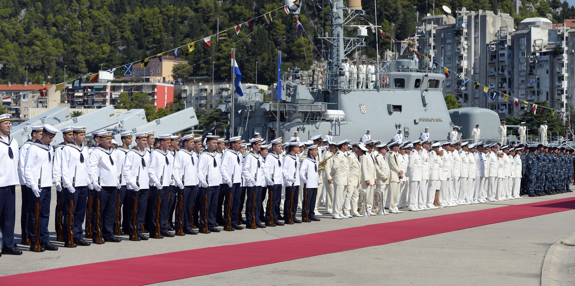 Ploèe, 14.09.2018 - Sredinja sveèanost obiljeavanja Dana Hrvatske ratne mornarice na Putnièkoj obali u Ploèama.
foto HINA/ Mario STRMOTIÆ /ds