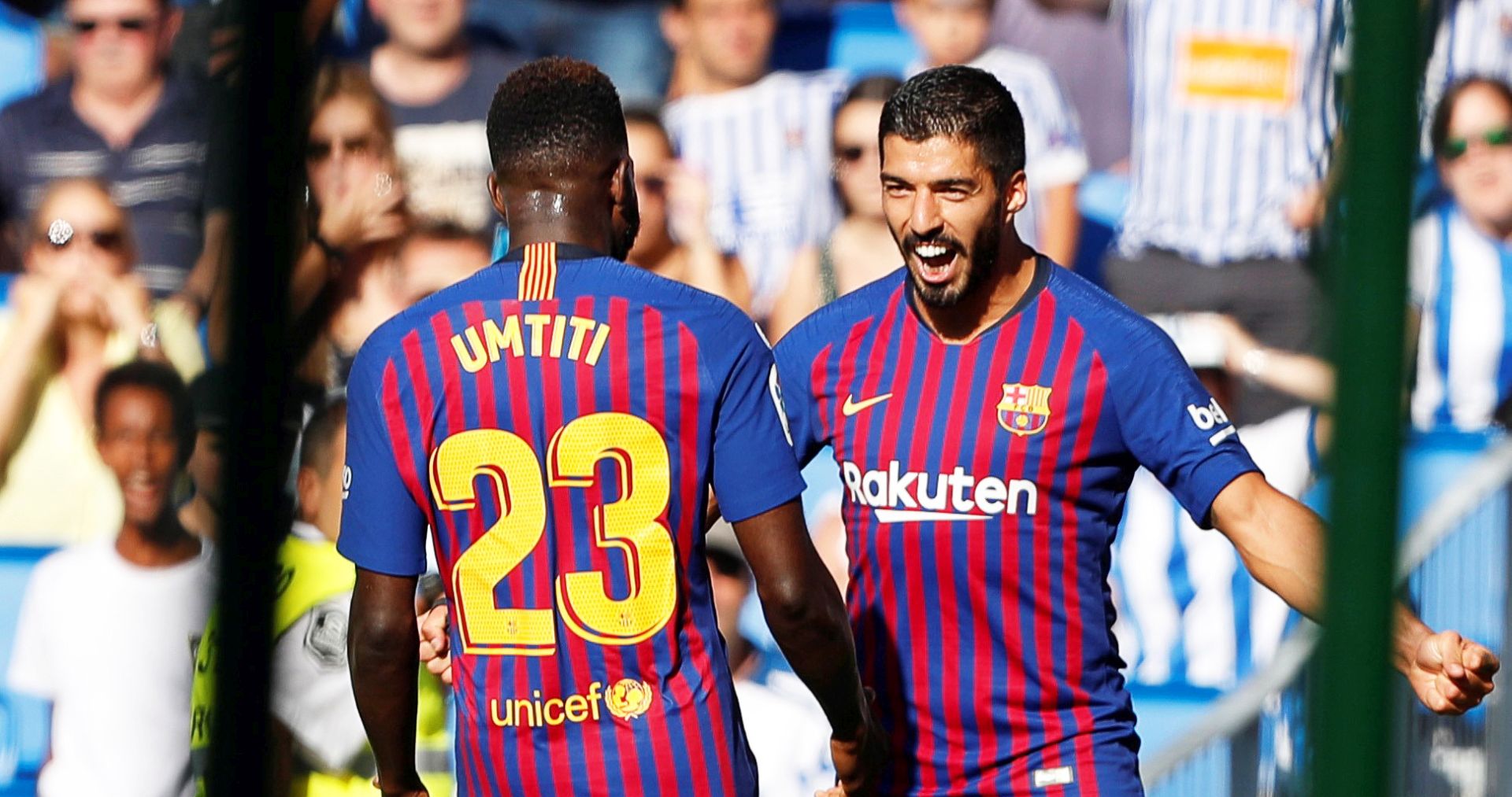 epa07022936 FC Barcelona's Uruguayan striker Luis Suarez (R) celebrates with his French teammate Samuel Umtiti (L) after scoring the 1-1 equalizer during the Spanish La Liga soccer match between Real Sociedad and FC Barcelona in San Sebastian, Spain, 15 September 2018.  EPA/JUAN HERRERO