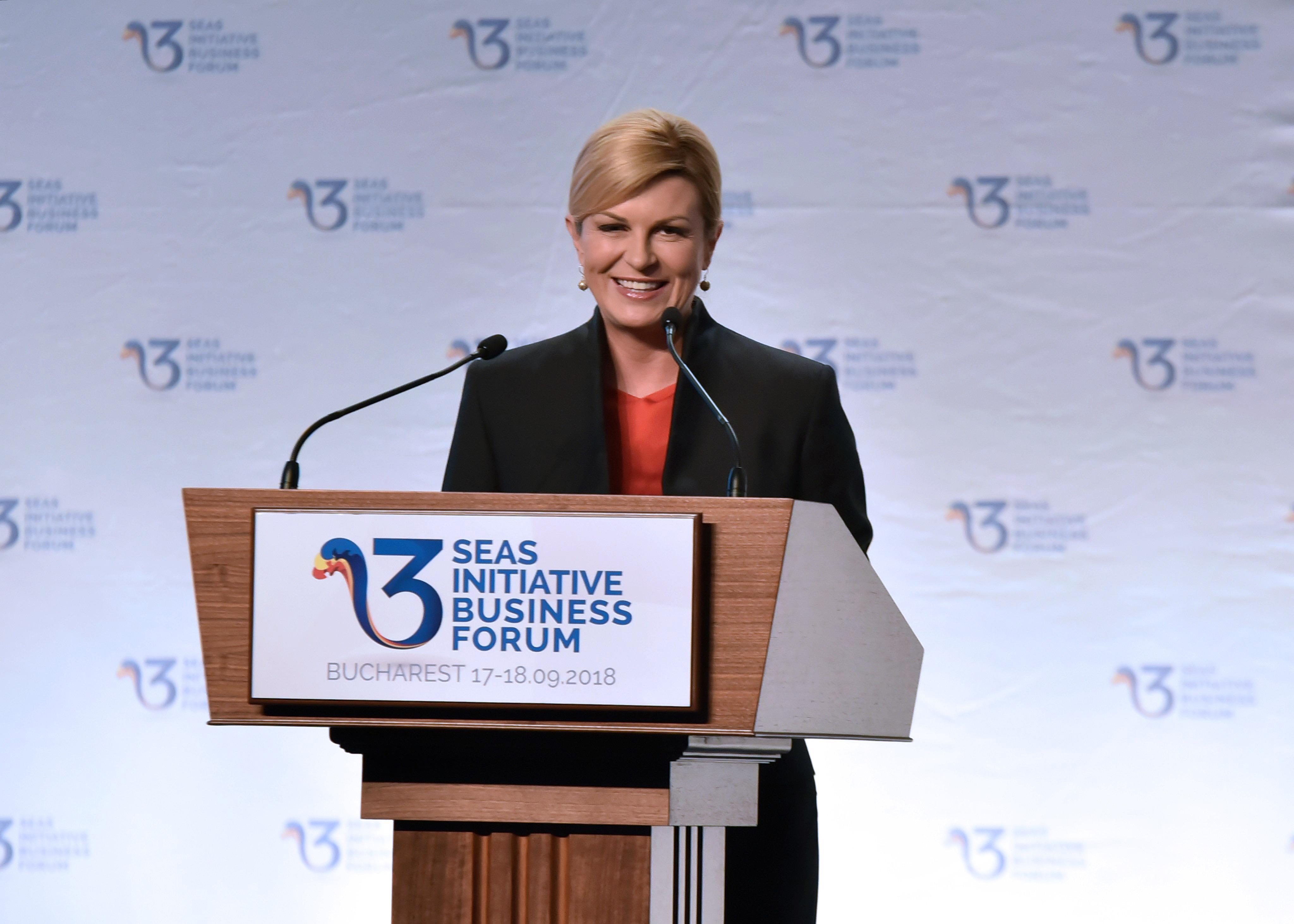 Bukuret, 17.9.2018 - Hrvatska predsjednica Kolinda Grabar-Kitaroviæ sudjelovala je u ponedjeljak u Bukuretu na poslovnom forumu u okviru summita Inicijative tri mora.
foto HINA/ Ured predsjednice/ ua