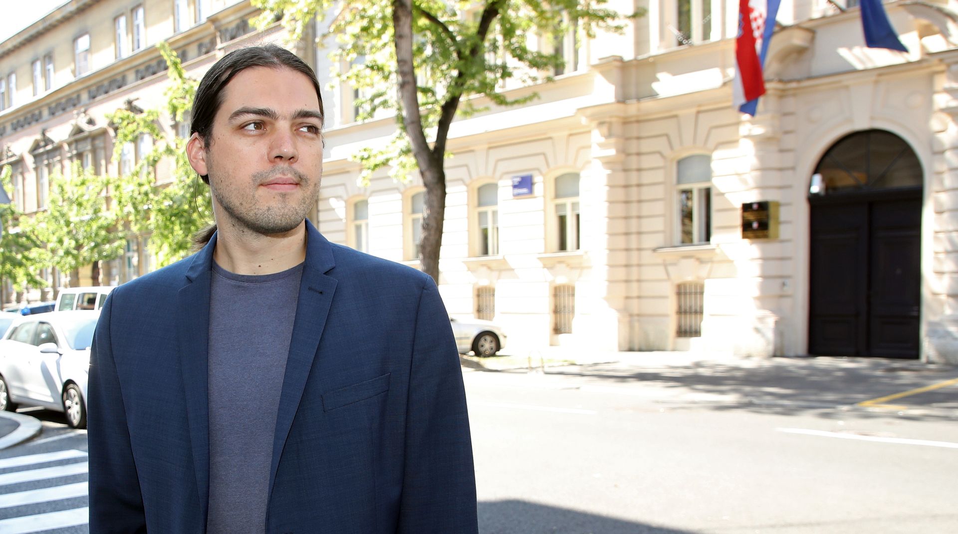 Zagreb, 18.09.2018 - Predsjednik ivog zida Ivan Vilibor Sinèiæ dao je izjavu za medije ispred zgrade DORH-a u Zagrebu. Povod izjave je taj to ga je tijekom ranije press konferencije u zgradu DORHa pozvao Glavni dravni odvjetnik na razgovor te eli podijeliti s javnoæu temu tog razgovora.
foto HINA/ Damir SENÈAR /ds