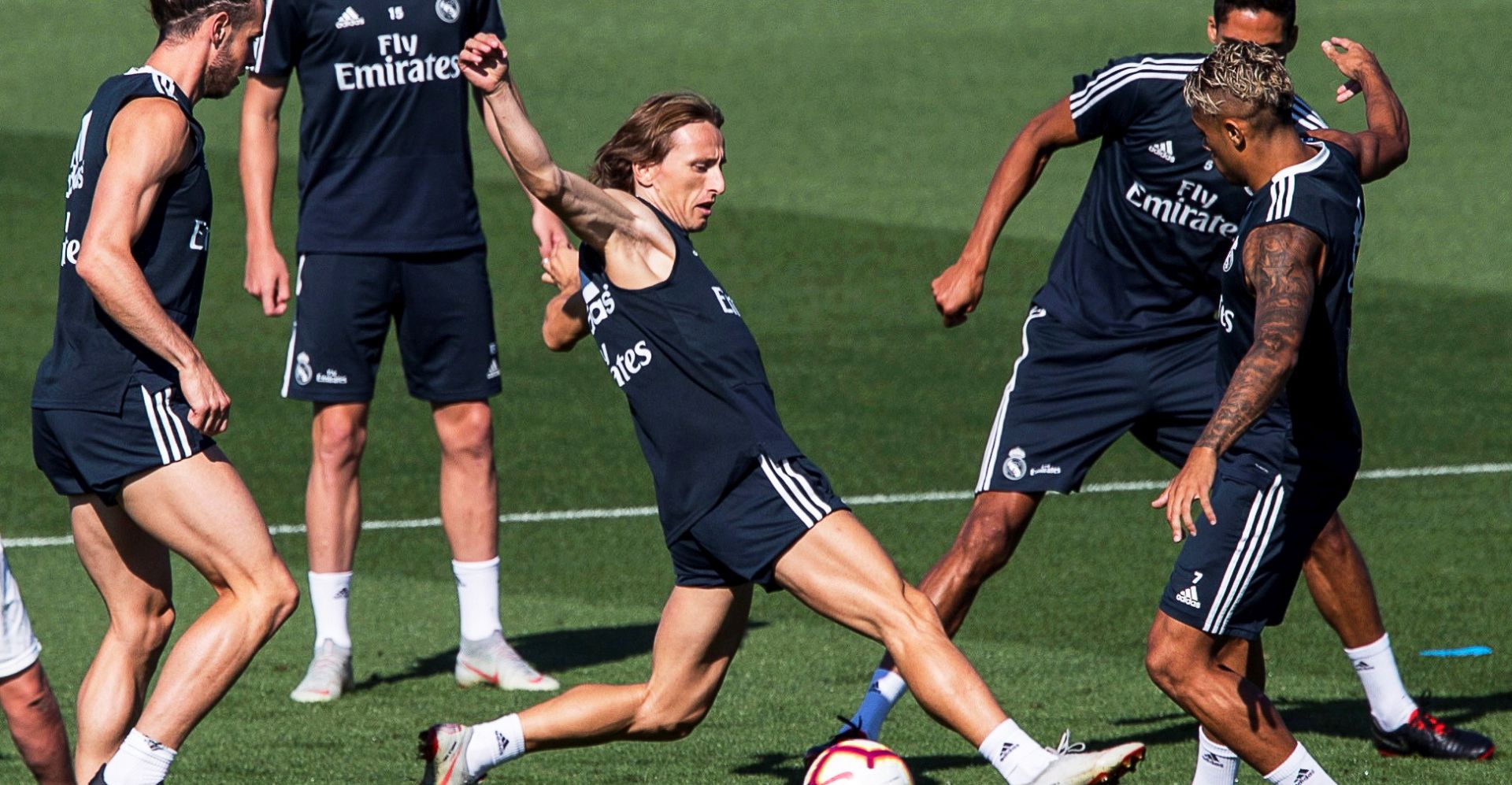 epa07045026 Real Madrid's Croatian midfielder Luka Modric (C) performs during his team's training session at the Valdebebas sports facilities in Madrid, Spain, 25 September 2018. Luka Modric received the Best FIFA Men's Player award at the Best FIFA Football Awards 2018 in London, Britain, on 24 September 2018. Real Madrid will face Sevilla FC in their Spanish La Liga soccer match on 26 September 2018.  EPA/RODRIGO JIMENEZ