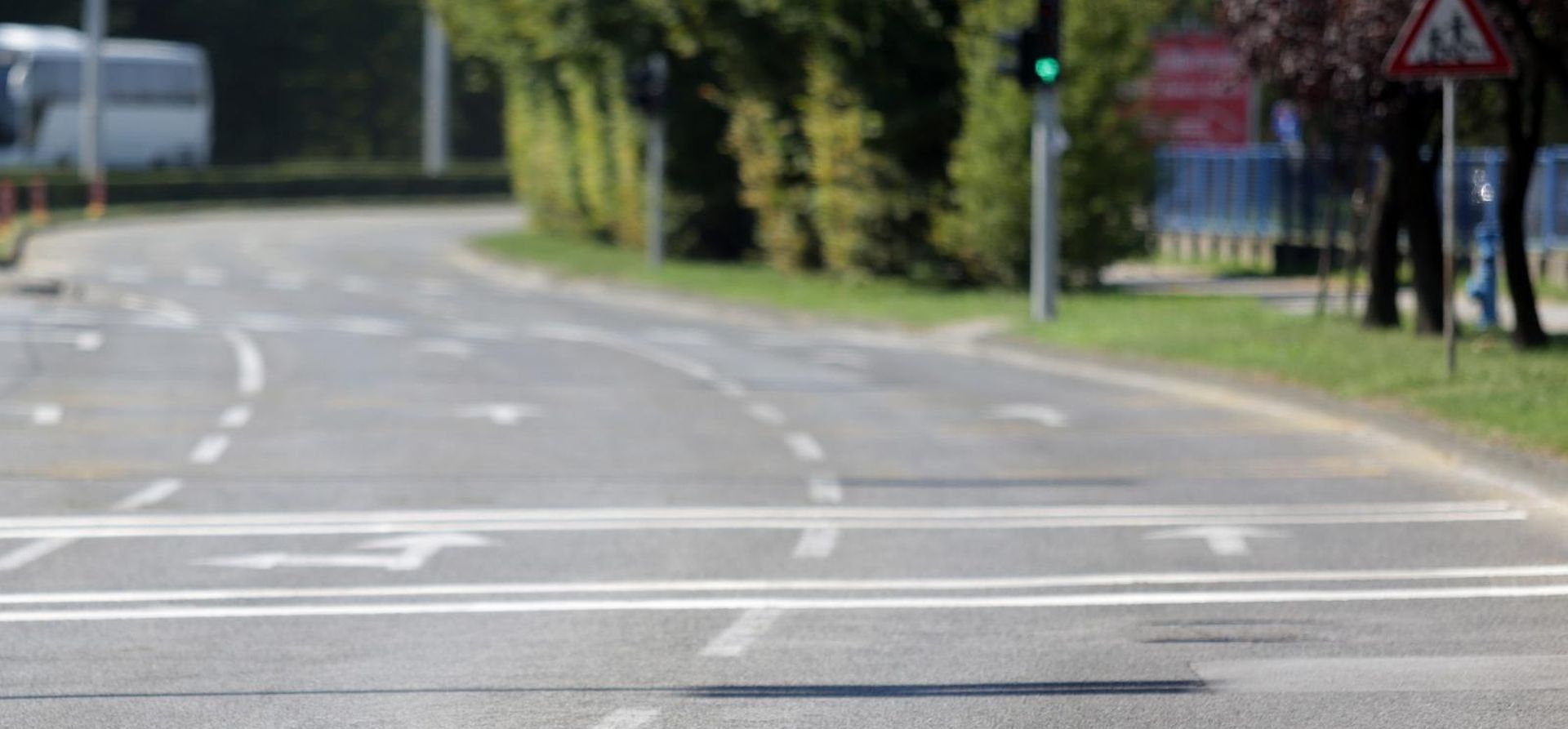 01.09.2015., Zagreb - Na Horvacanskoj cesti u blizini krizanja s ulicom Bernada Vukasa, osteceni prometni uspornici zamijenjeni su novima.
Photo: Borna Filic/PIXSELL