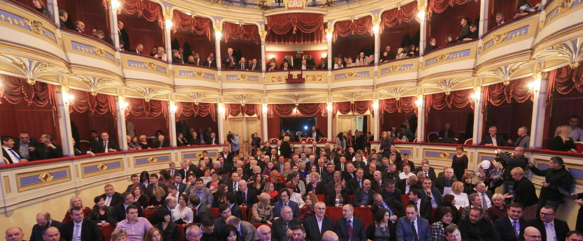 02.12.2016., Osijek - Povodom obiljezevanja Dana grada Osijeka u HNK-u je odrzana svecana sjednica Gradskog vijeca na kojoj je prisustvovao i premijer Andrej Plenkovic. 
Photo: Davor Javorovic/PIXSELL