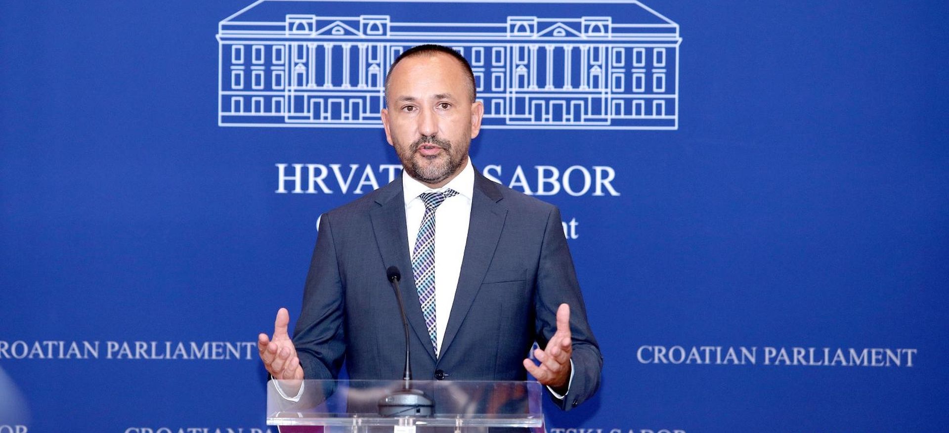 Zagreb: Zekanović tvrdi da se novcem za kuturu financiraju lijeve političke stranke 07.06.2018., Zagreb- U Saboru je odrzana konferencija za medije zastupnika HRAST-a Hrvoja Zekanovica koji je optuzio Ministarstvo kulture da novcem namijenjenim kulturi financira lijeve politicke stanke.
Photo: Patrik Macek/PIXSELL