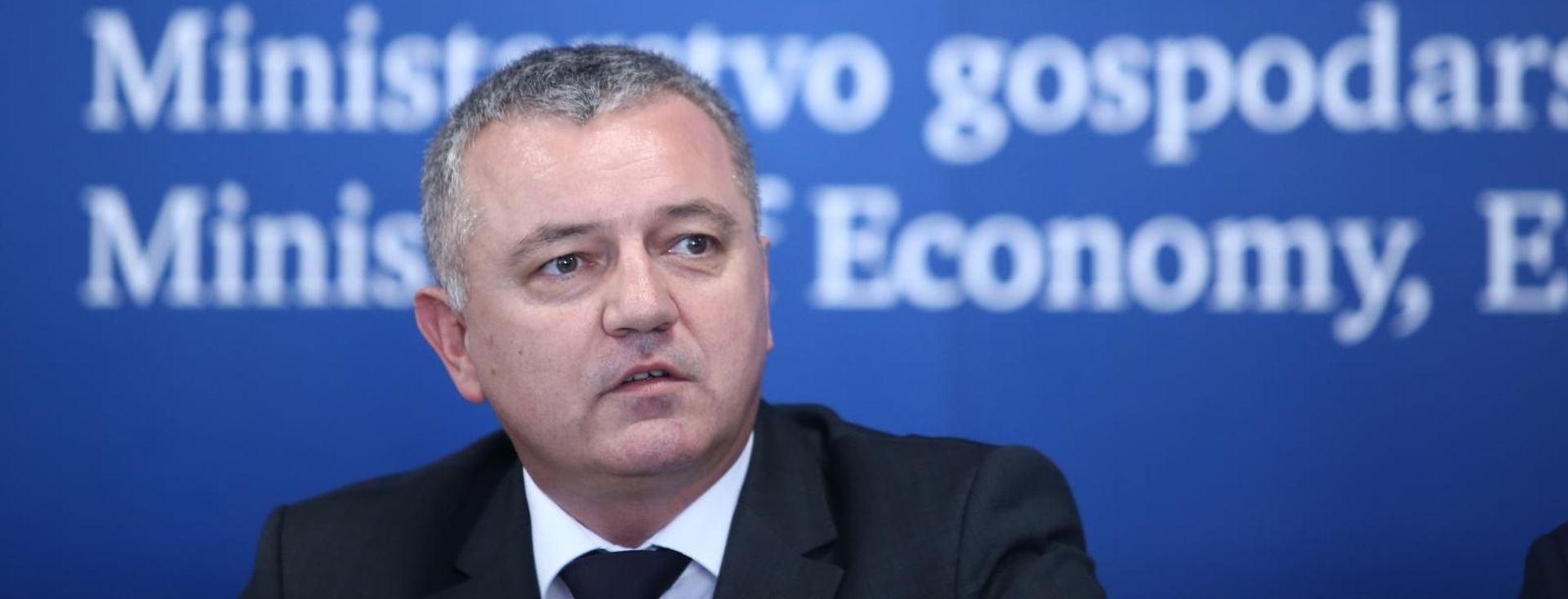 10.09.2018., Zagreb - Ministar Darko Horvat dodijelio je ugovore o bespovratnim EU sredstvima  koji su hrvatskim poduzetnicima odobreni unutar natjecaja "Povecanje razvoja novih proizvoda i usluga koji proizlaze iz aktivnosti istrazivanja i razvoja".                               

Photo: Igor Soban/PIXSELL