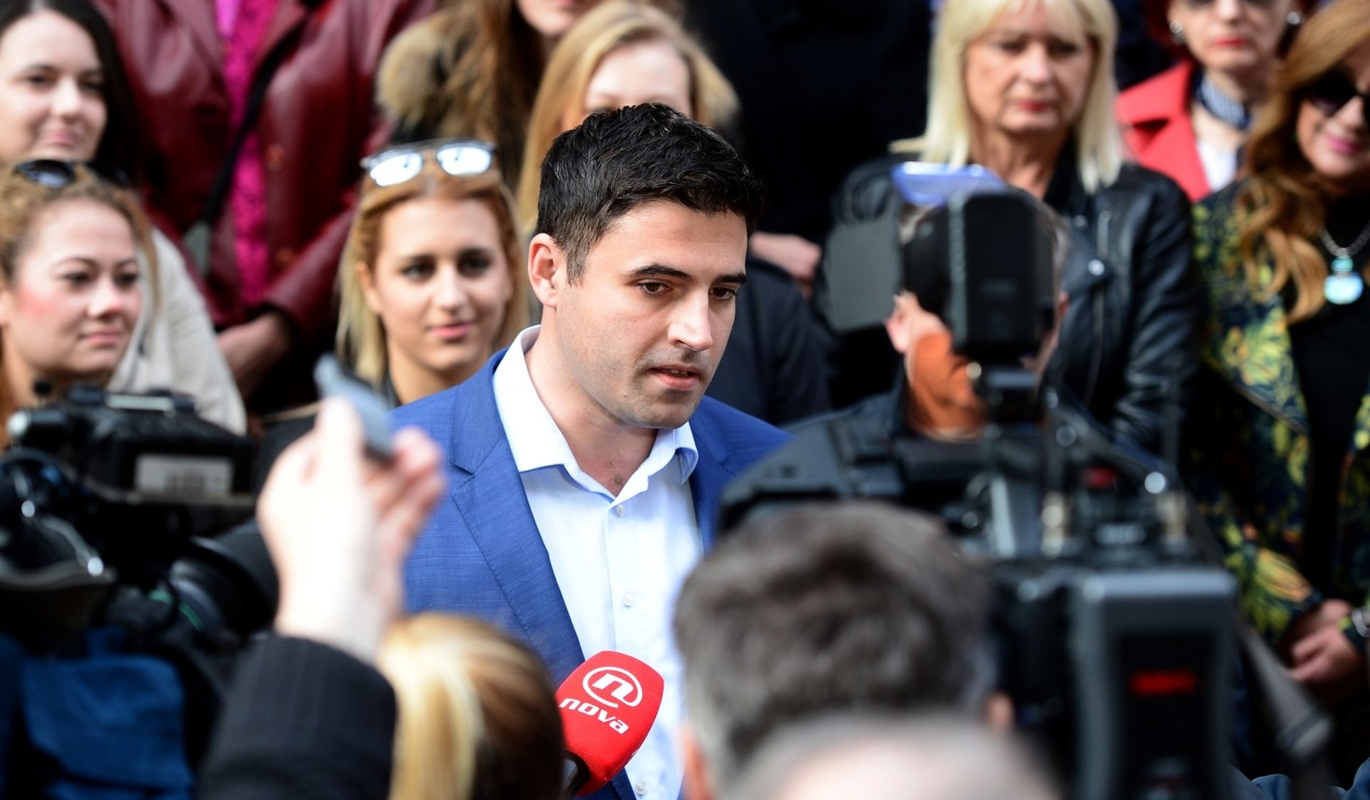 30.10.2016., Zagreb -  Kandidat za predsjednika SDP-a Davor Bernardic, predao je u sjedistu SDP-a prikupljene potpise potpore za predsjednika stranke. 
Photo: Marko Prpic/PIXSELL