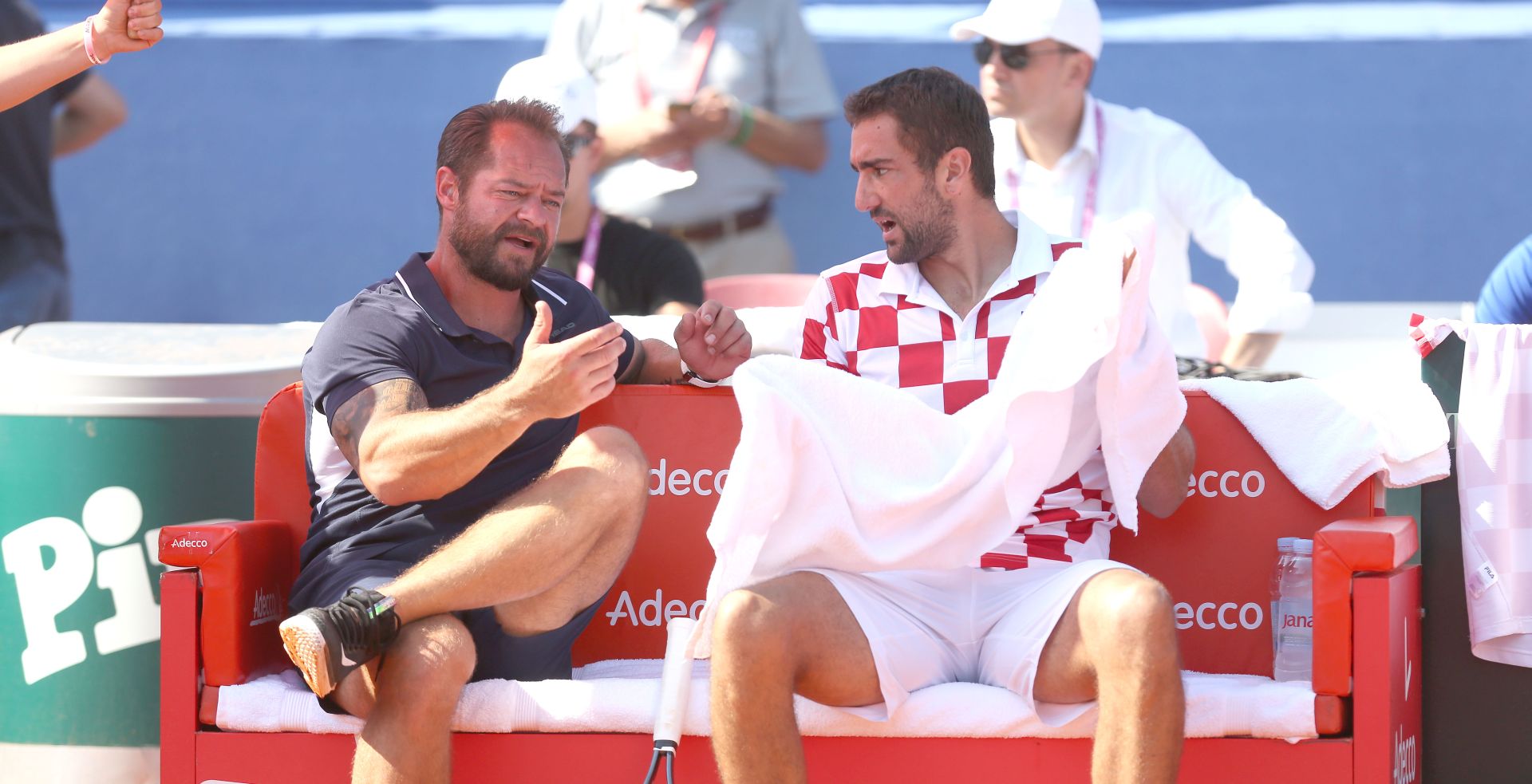 Zadar, 16.09.2018 - Treæi dan polufinalnog dvoboja Davis Cupa tenisaèa izmeðu Hrvatske i SAD-a u Zadru. Susret Marin Èiliæ-Sam Querrey. Na fotografiji hrvatski izbornik eljko Krajan i Marin Èiliæ.
foto HINA / Denis CERIÆ /dc