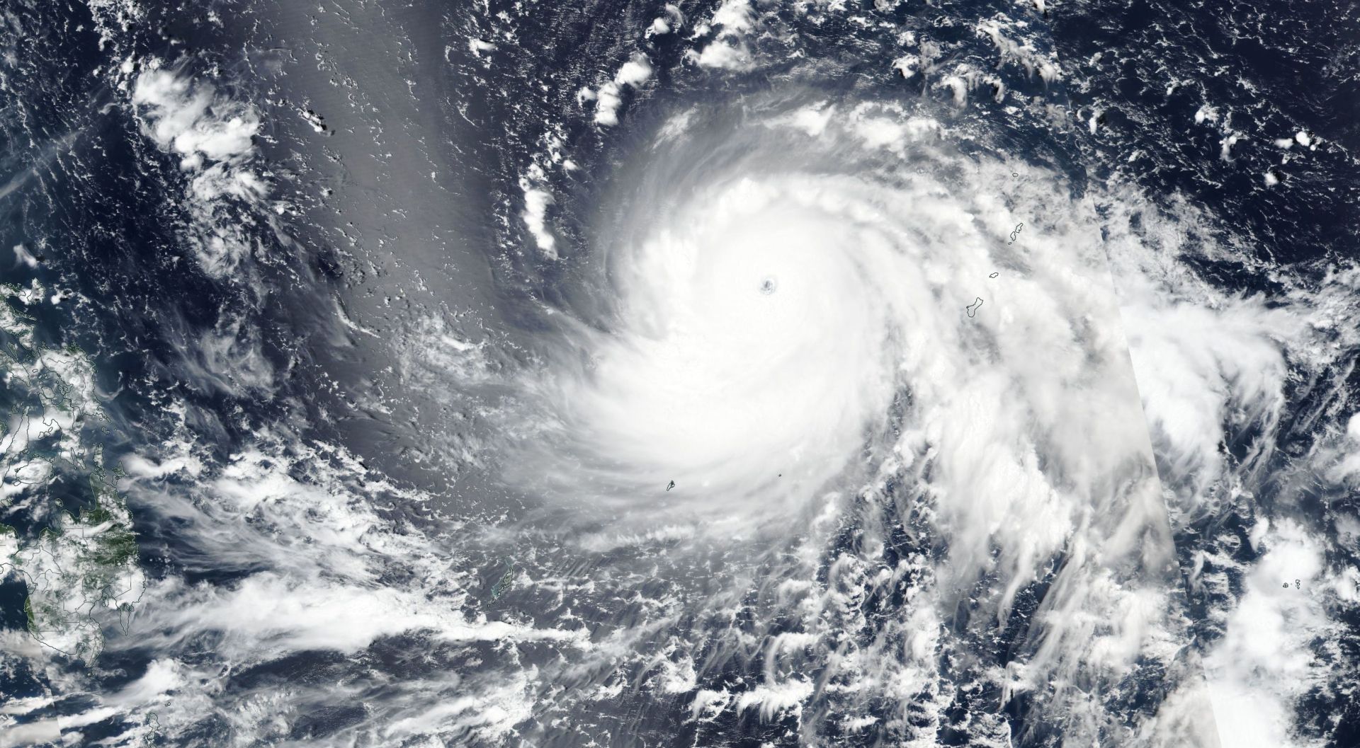 epa07013790 A handout photo made available by NASA on 12 September 2018 shows a satellite image acquired by the Visible Infrared Imaging Radiometer Suite (VIIRS) on the Suomi NPP of Super Typhoon Mangkhut approaching Philippines, 11 September 2018. According to data supplied by the United States Navy and Air Force Joint Typhoon Warning Center, Super typhoon Mangkhut is forecast to strike northern part of Philippines on 14 September. The Philippine government Department of Social Welfare and Development (DSWD) said stockpile food packs and standby funds are available at different field offices.  EPA/NASA HANDOUT  HANDOUT EDITORIAL USE ONLY/NO SALES