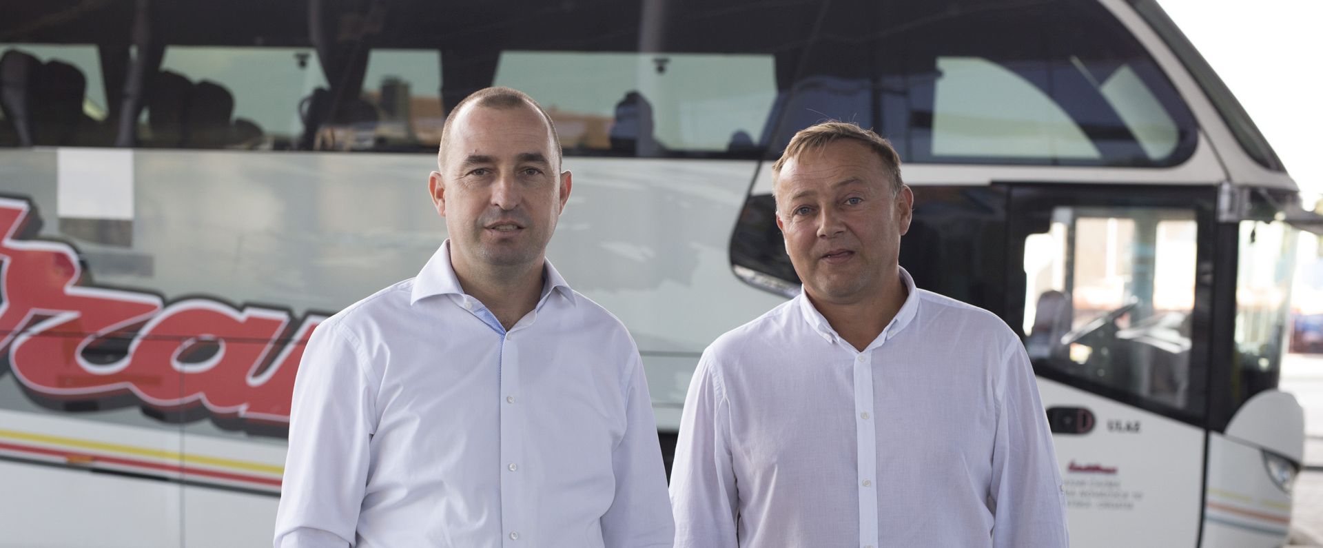 Osijek,16.09.2018 - Darko Grivičić i predsjednik Zelene liste Nenad Matić održali su konferenciju za medije na Autobusnom kolodvoru u Osijeku na temu "Dok se cijela država brine oko Uljanika, Slavonija tone poput titanika".
foto HINA/ ds