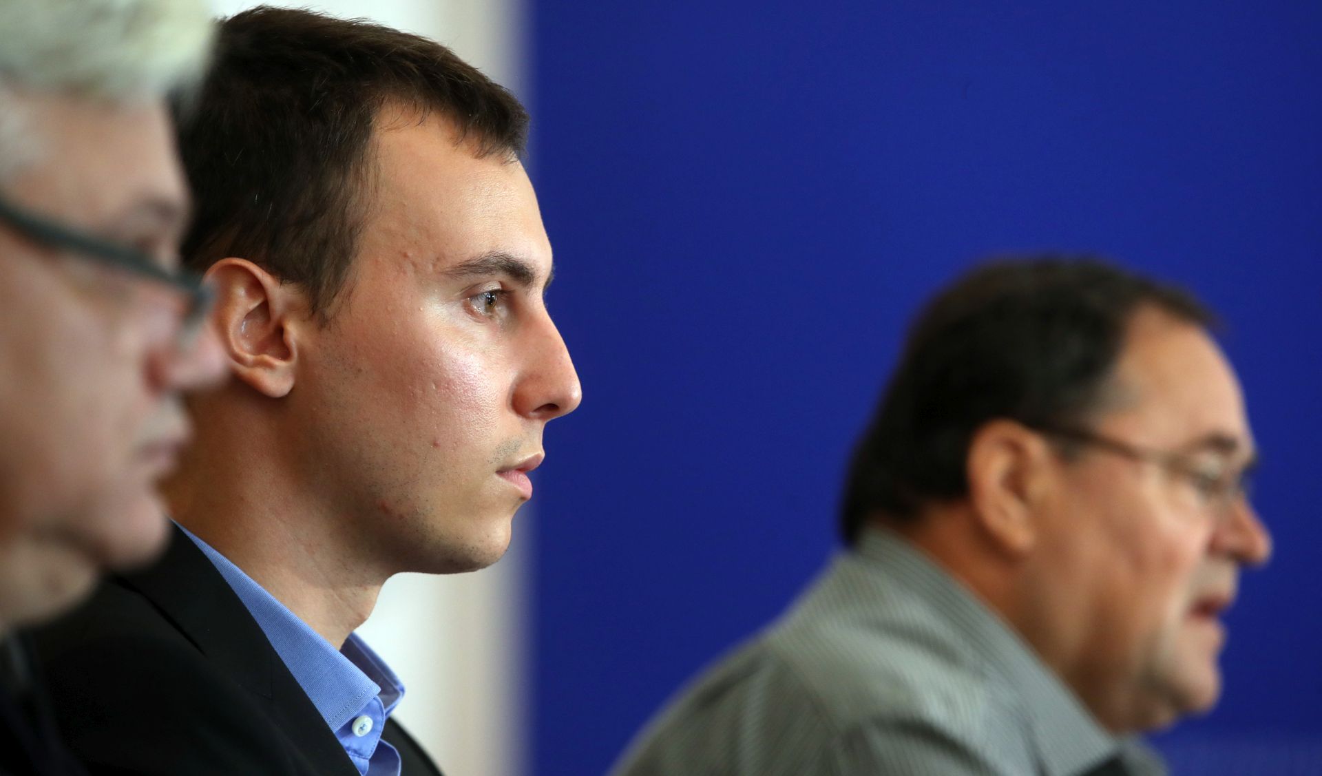 Zagreb, 26.09.2018 - Konferencija za novinare saborskog zastupnika Marina kibole na temu "Vane novosti u sporovima sa RBA zadrugama". Na slici Marin kibola i predstavnici inicijative oteæenika RBA zadruga.
foto HINA/ Damir SENÈAR /ds