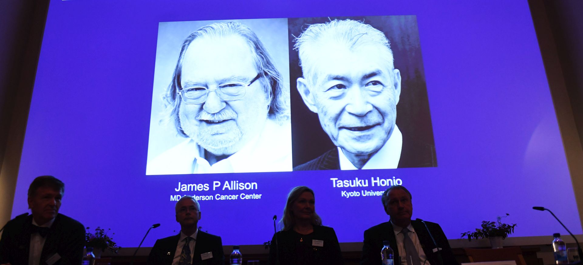 epa07061039 Portraits of the Nobel prize laureate in medicine or physiology 2018, showing James P. Allison (L) of the MD Anderson Cancer Center, USA, and Tasuku Honjo (R) from the Kyoto University, Japan, are presented at the press conference of the Karolinska Institute in Stockholm, Sweden, 01 October 2018.  EPA/FREDRIK SANDBERG SWEDEN OUT