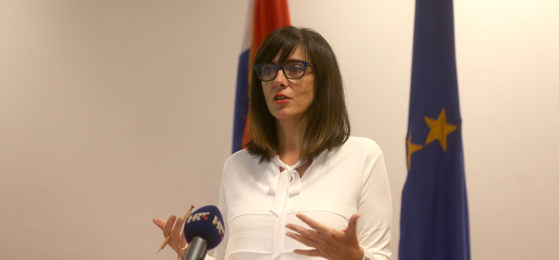 Zagreb, 02.10.2018. - Brifing za predstavnike medija na kojem je predstavljena aplikacija „ŠeR - Školski e-Rudnik“. Na fotografiji ministrica znanosti i obrazovanja Blaženka Divjak. foto HINA/ Daniel KASAP/ dk