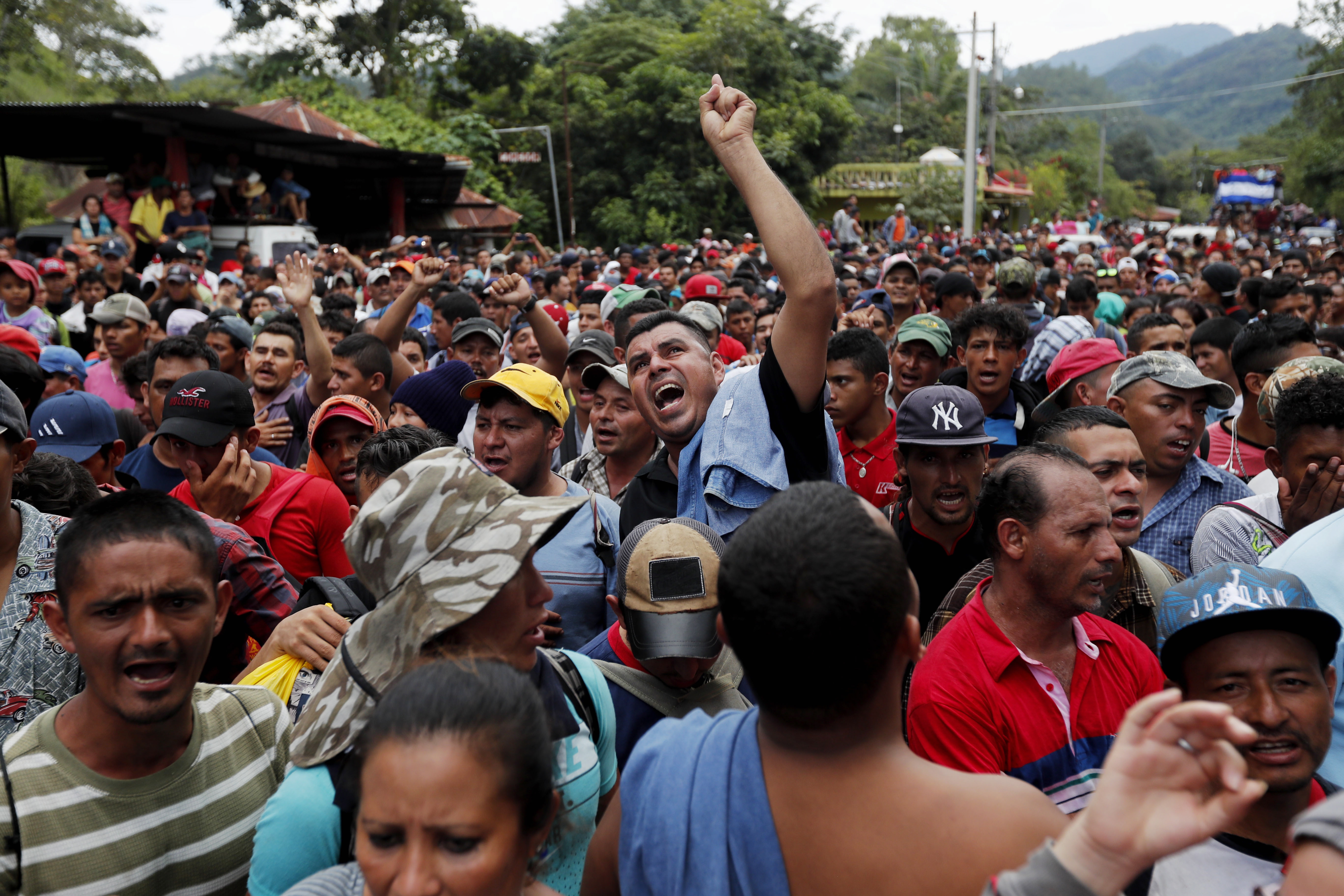 epa07095955 Honduran migrants arrive at the Agua Caliente border where Guatemalan policemen prevented them from crossing, in Chiquimula, Guatemala, 15 October 2018. The migrant caravan aims to reach the United States fleeing the poverty and insecurity in their country.  EPA/Esteban Biba