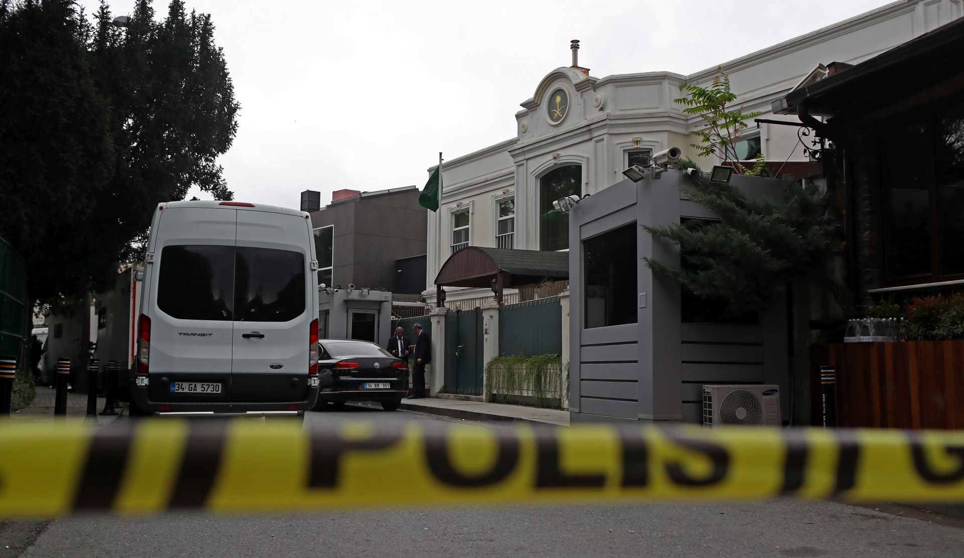 epa07100083 Turkish forensic police officers arrive the residence of the Saudi consul for investigation in Istanbul, Turkey, 17 October 2018. According to local media reports, Saudi consul Mohammad al-Otaibi has left Turkey on 16 October. A Turkish prosecutor on 15 October has entered the Saudi consulate in Istanbul to investigate the disappearance of dissident Saudi journalist Jamal Khashoggi, an inspection that was being carried out jointly with a Saudi team. Khashoggi went missing on 02 October when he entered the Saudi consulate to pick up paperwork.  EPA/SEDAT SUNA