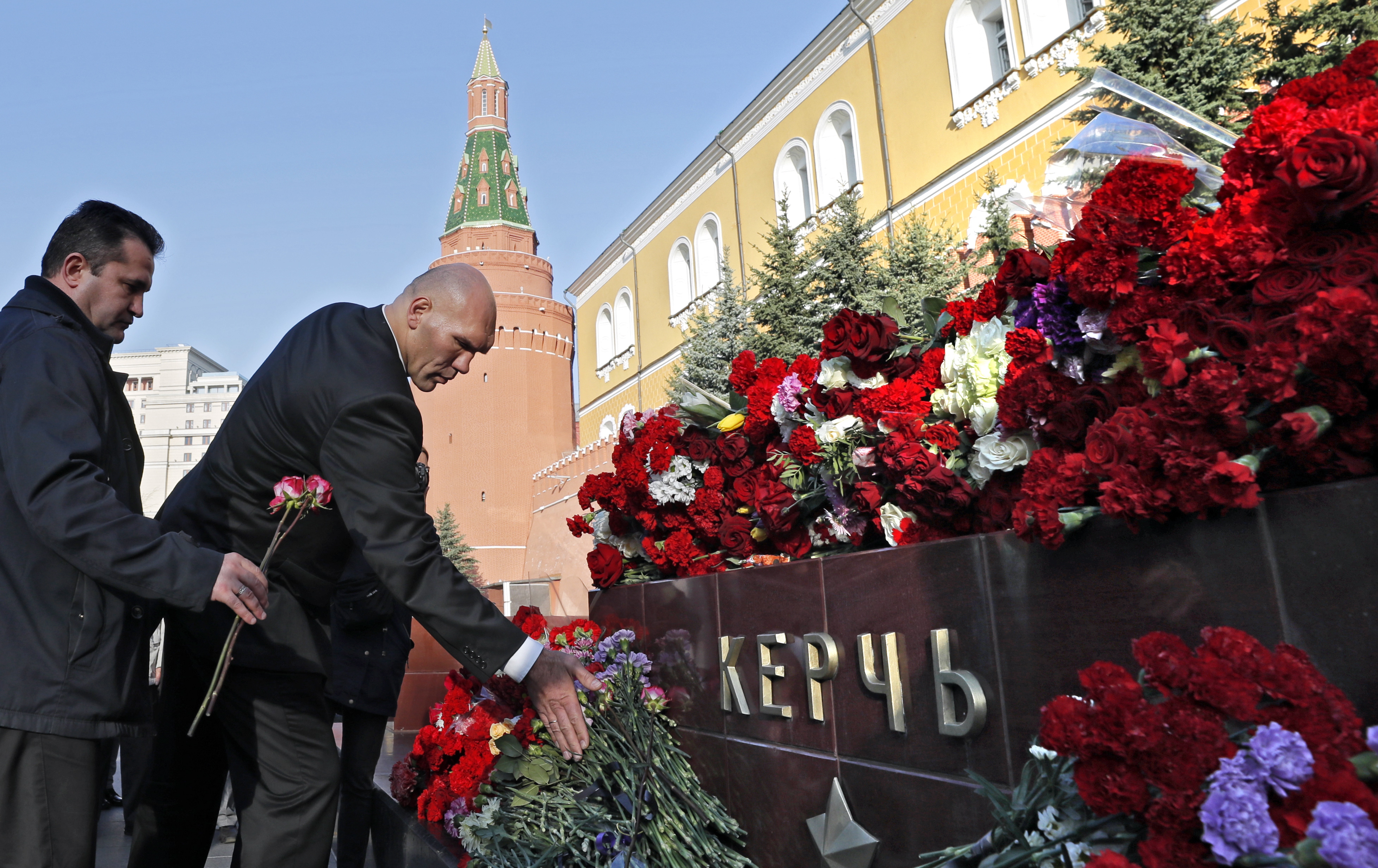 epa07102141 Russian parliament deputy Nikolai Valuev, a former professional heavyweight boxer (R) lays flowers on the monument to the hero-city of Kerch in the Alexander Garden, Moscow, Russia, 18 October 2018, as a sign of mourning for the victims of the attack at a vocational school in Kerch in Crimea, on 17 October 2018. Reports state that 18-year-old gunman student, Vladislav Rosliakov committed suicide after killing 20 students and teachers and injuring 74 others during the attack at the school in Kerch on 17 October 2018.  EPA/YURI KOCHETKOV