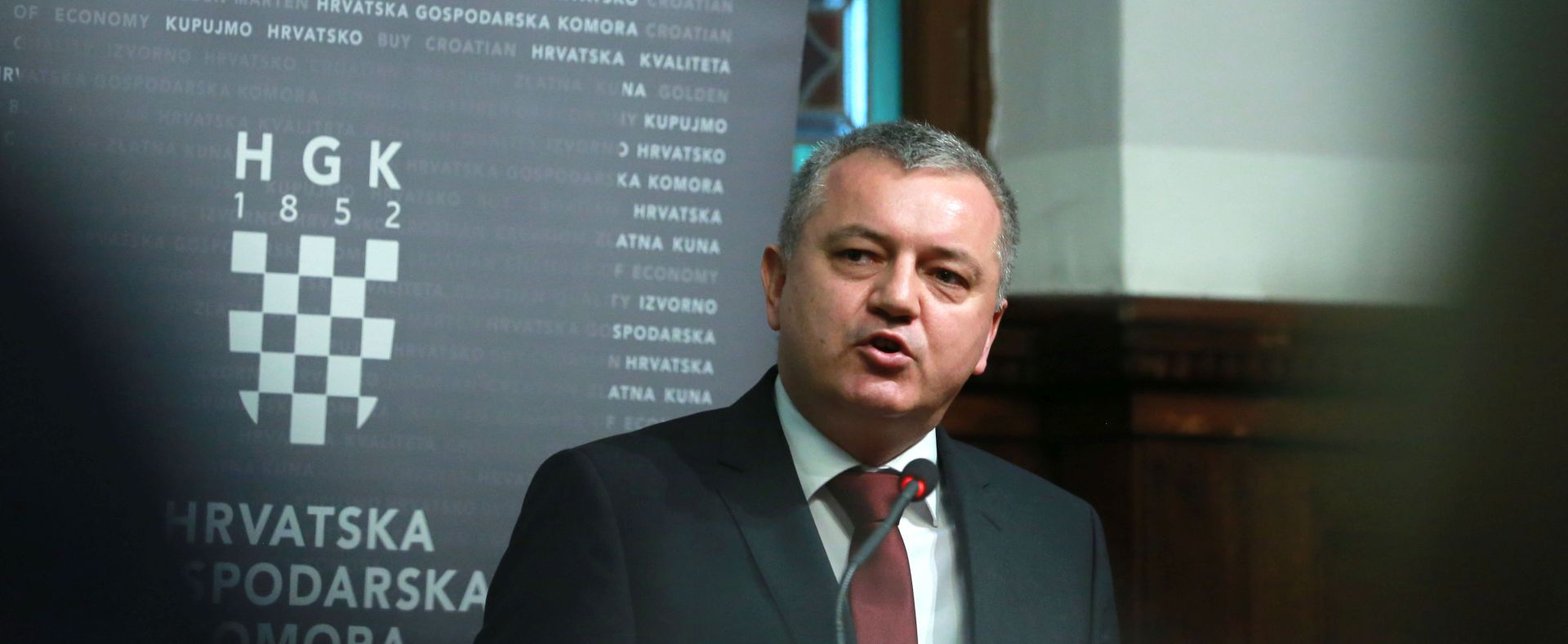 Zagreb, 23.10.2018 - U Hrvatskoj gospodarskoj komori (HGK) održao se Forum Inicijative triju mora - Ususret digitalnoj budućnosti. Na slici ministar gospodarstva, poduzetništva i obrta Darko Horvat.
 foto HINA/ Tomislav PAVLEK /tp