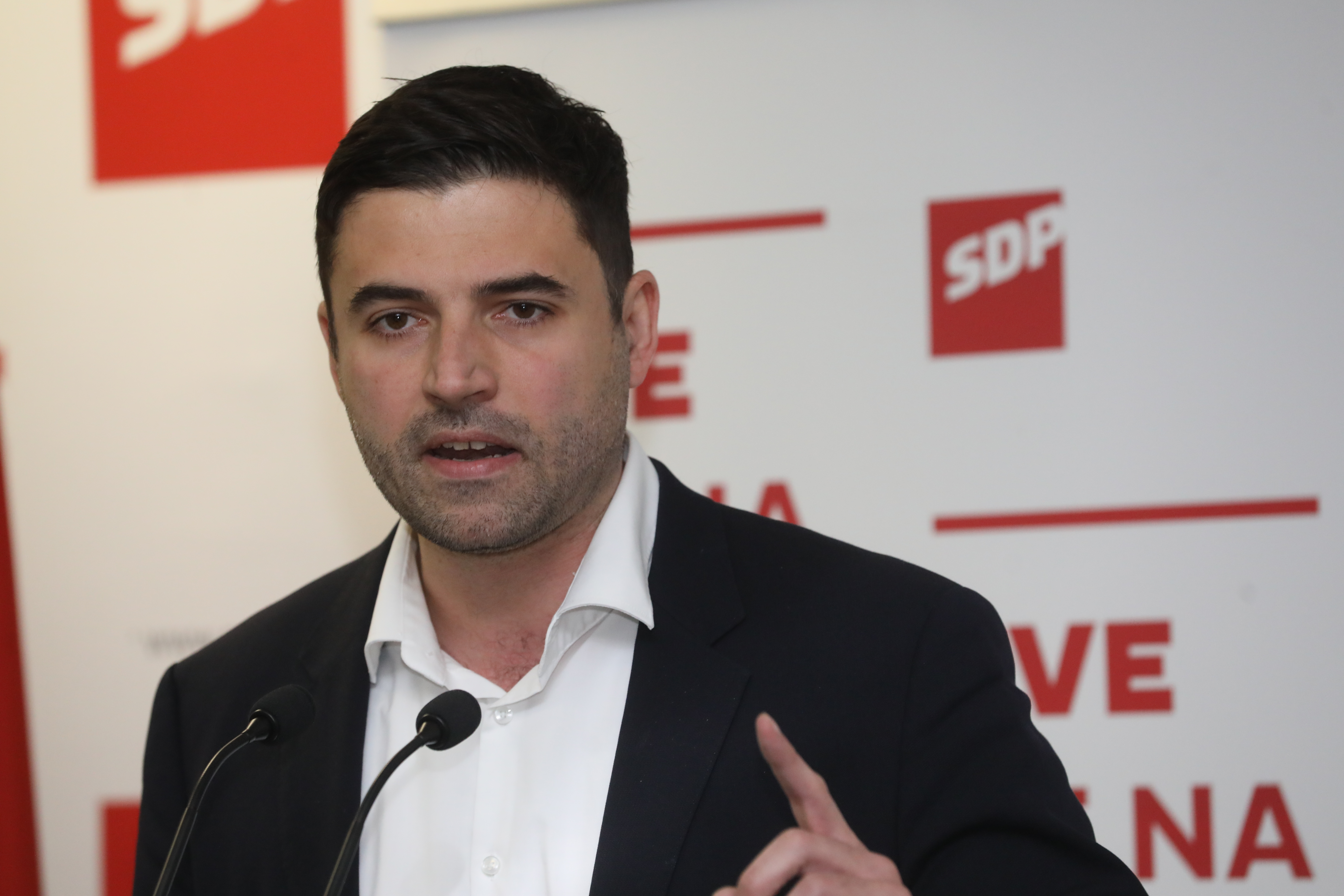 Zagreb, 27.10.2018.- Sjednica Glavnog odbora SDP-a u sredinjici stranke. Na slici predsjednik SDP-a Davor Bernardiæ.
foto HINA/ Lana SLIVAR DOMINIÆ/ ua