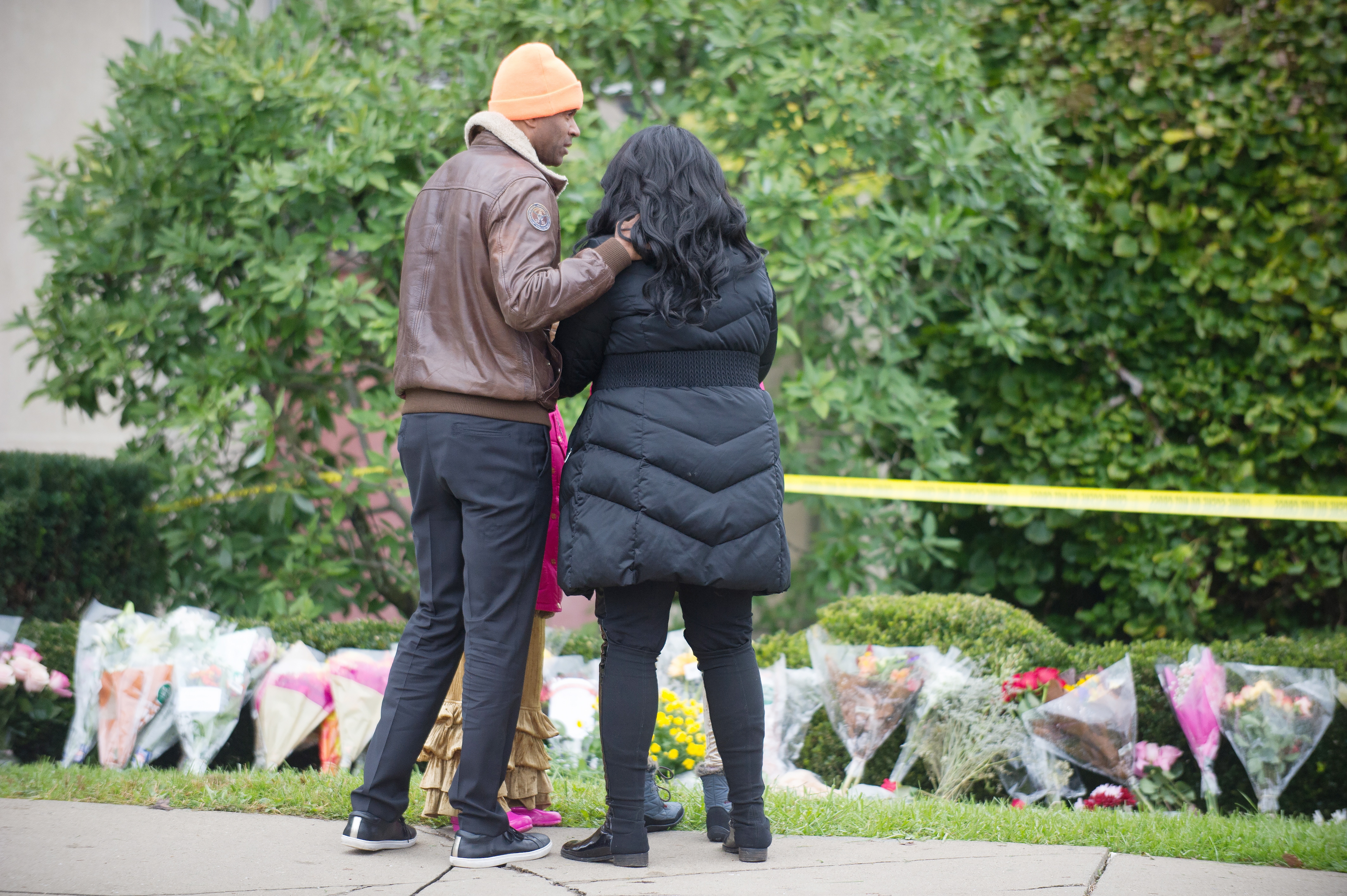 epa07127568 Mourners place flowers outside the Tree of Life synagogue a day after a mass shooting in Pittsburgh, Pennsylvania, USA, 28 October 2018. Officials report 11 people were killed by the gunman identified as Robert Bowers who has been charged with hate crimes and other federal charges.  EPA/VINCENT PUGLIESE