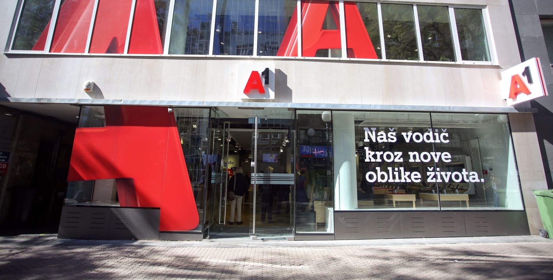 Poslovnica A1 u Gajevoj 01.10.2018., Zagreb - Od 1. listopada 2018. VIPnet je postao A1 Hrvatska. Photo: Luka Stanzl/PIXSELL