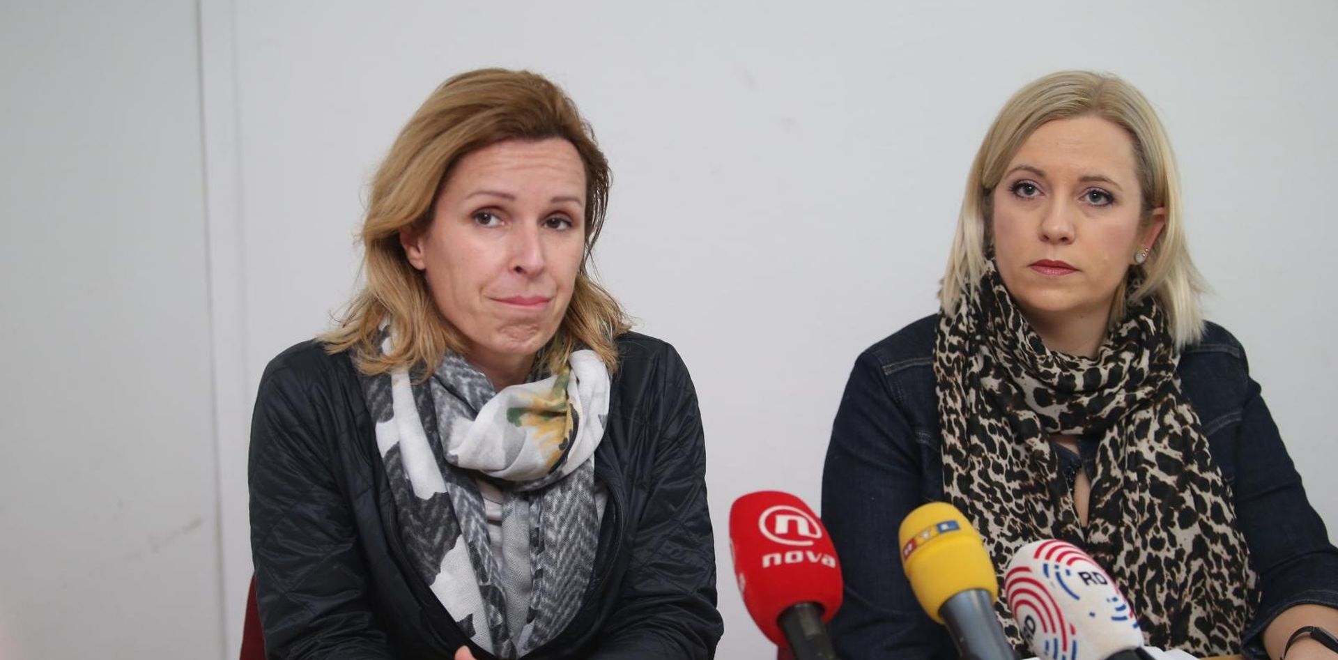 03.02.2108., Split - Na Pujankama je odrzana konferencija za medije u vezi ovrhe djeteta Cesarea Avenatija. Majka Nina Kuluz i prijateljica Vanda Plazonic. 
Photo: Ivo Cagalj/PIXSELL