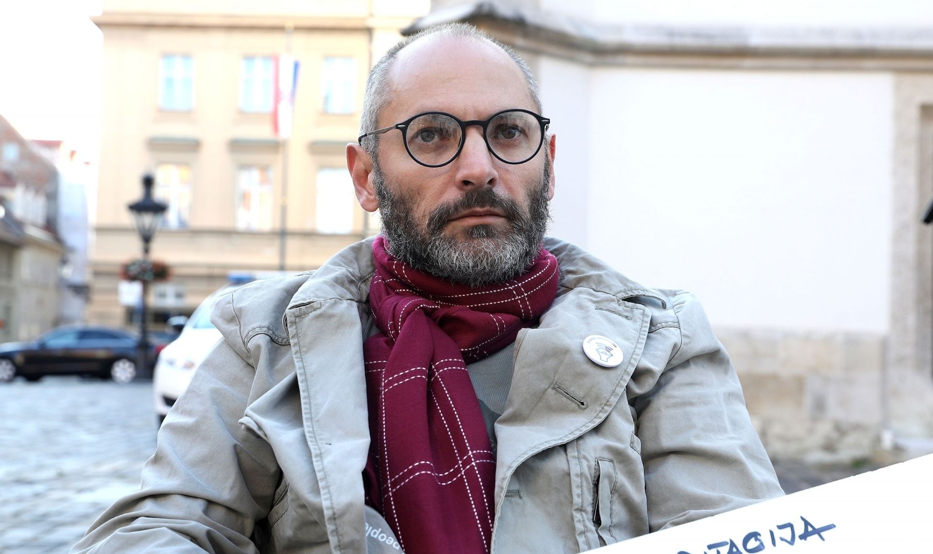 04.10.2018., Zagreb - Domagoj Margetic vec 29. dan strajka gladju zbog medijske cenzure i pritiska na neovisne novinare, a danas je dosao prosvjedovati ispred Banskih dvora. 
Photo: Patrik Macek/PIXSELL