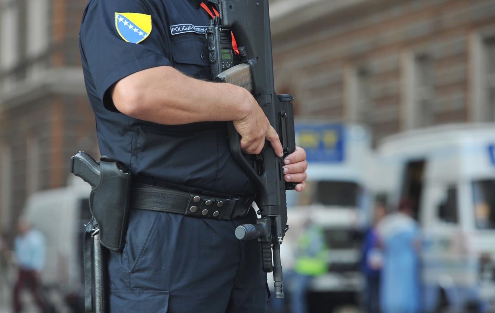 06.06.2015., Sarajevo, Bosna i Hercegovina - Sluzbeni posjet pape Franje Sarajevu. Ovo je treci papinski posjet Bosni i Hercegovini. Prethodni posjeti pape Ivana Pavla II bili su pastoralni dok je posjet pape Franje primarno drzavnicki te ga ocekuje zgusnut raspored s dvosatnim misnim slavljem na stadionu Kosevo. 
Jako osiguranje na sarajevskim ulicama.
Photo: Hrvoje Jelavic/PIXSELL