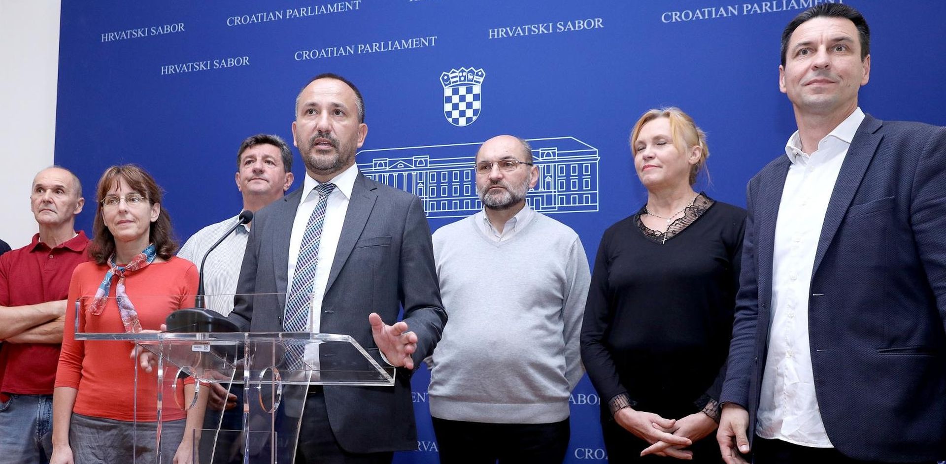 Zagreb: Konferencija za medije GI Istina o Istanbulskoj 11.10.2018., Zagreb- U Saboru je odrzana konferencija za medije na kojoj su predstavnici Gradjanske inicijativa Istina o Istanbulskoj zatrazili od Hrast-a pomoc zbog politicke manipulacije Ministarstva uprave. 
Na konferenciji su govorili zastupnik Hrvoje Zekanovic, Kristina Pavlovic, Rozalija Bartolic i Ladislav Ilcic. 

Photo: Patrik Macek/PIXSELL