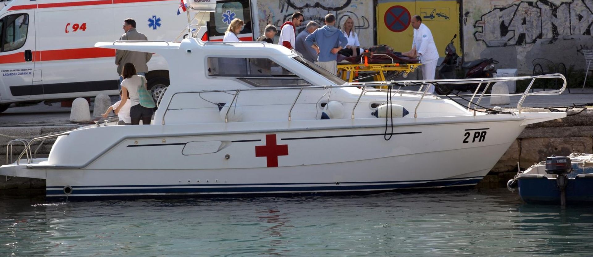 25.05.2012., Zadar - Brod koji sluzi za zdravstvene potrebe i hitan prijevoz oboljelih otocana dovezao je pacijenta u uvalu Fosa te ga je preuzela ekipa hitne pomoci.
Photo: Zeljko Mrsic/PIXSELL