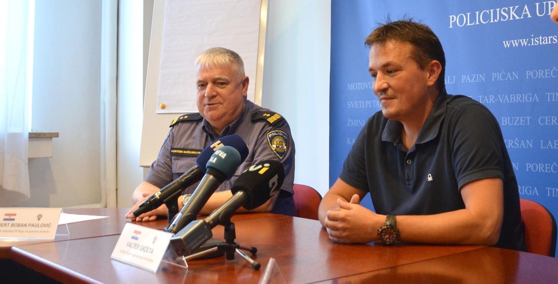 15.06.2018., Pula - Konferecija za medije na kojoj su voditelj Sluzbe organiziranog kriminaliteta Valter Grzeta i pomocnik nacelnika Policijske postaje Buje-Buie Robert Boban Paulovic predstavili rezultate dovrsenog kriminalistiskog istrazivanja neovlastene proizvodnje i prometa drogama. Kod albanskog drzavljanina pronadjeno je 12 paketa  ukupno 12,6 kilograma marihuane. 
Photo: Dusko Marusic/PIXSELL