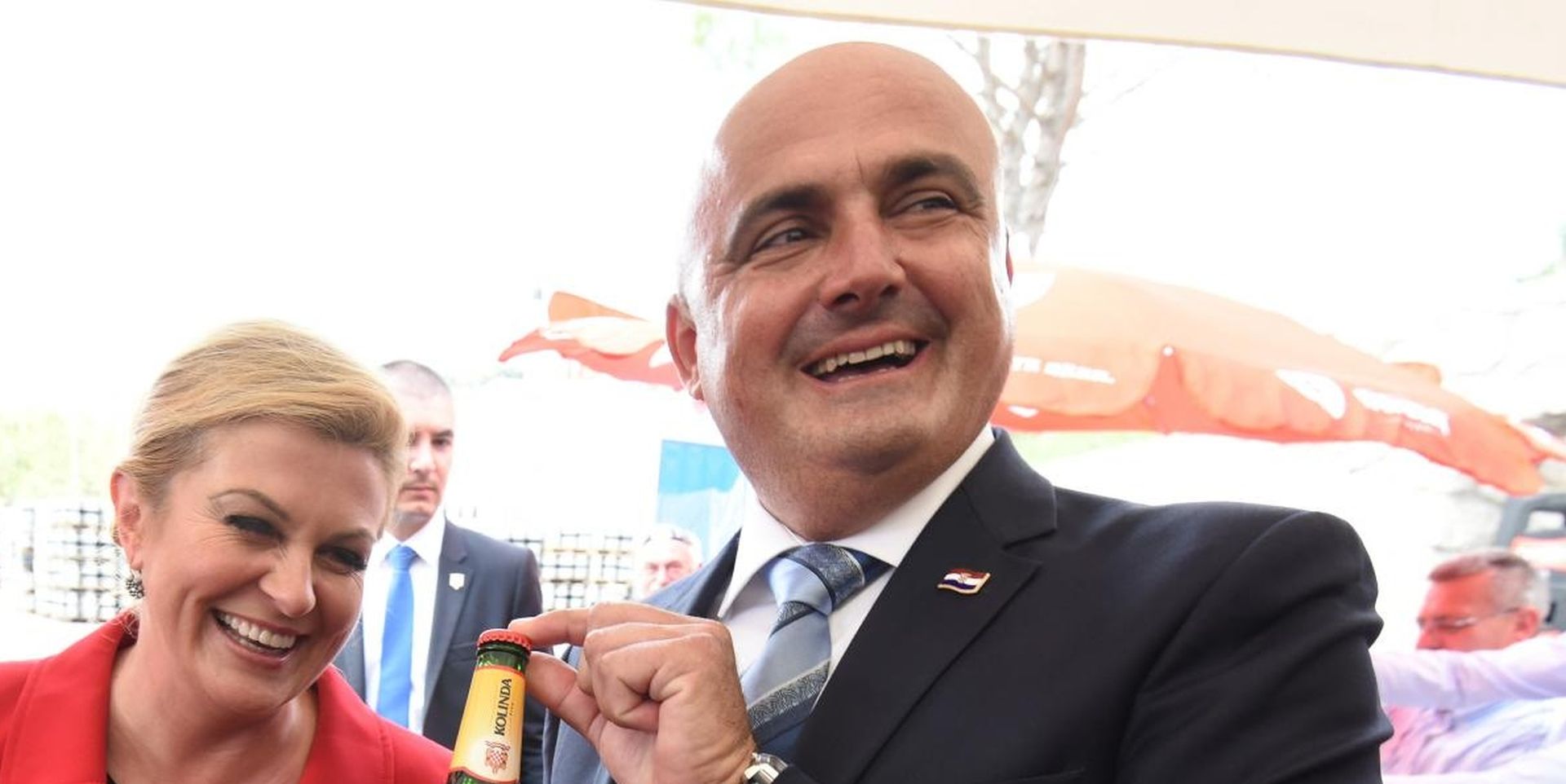 15.09.2015., Buzet - Predsjednica Kolinda Grabar Kitarovic u sklopu posjeta Istri posjetila je istarsku pivovaru Favorit. Predsjednica RH Kolinda Grabar Kitarovic i vlasnik pivovare Nikola Sulic. Photo: Dusko Marusic/PIXSELL