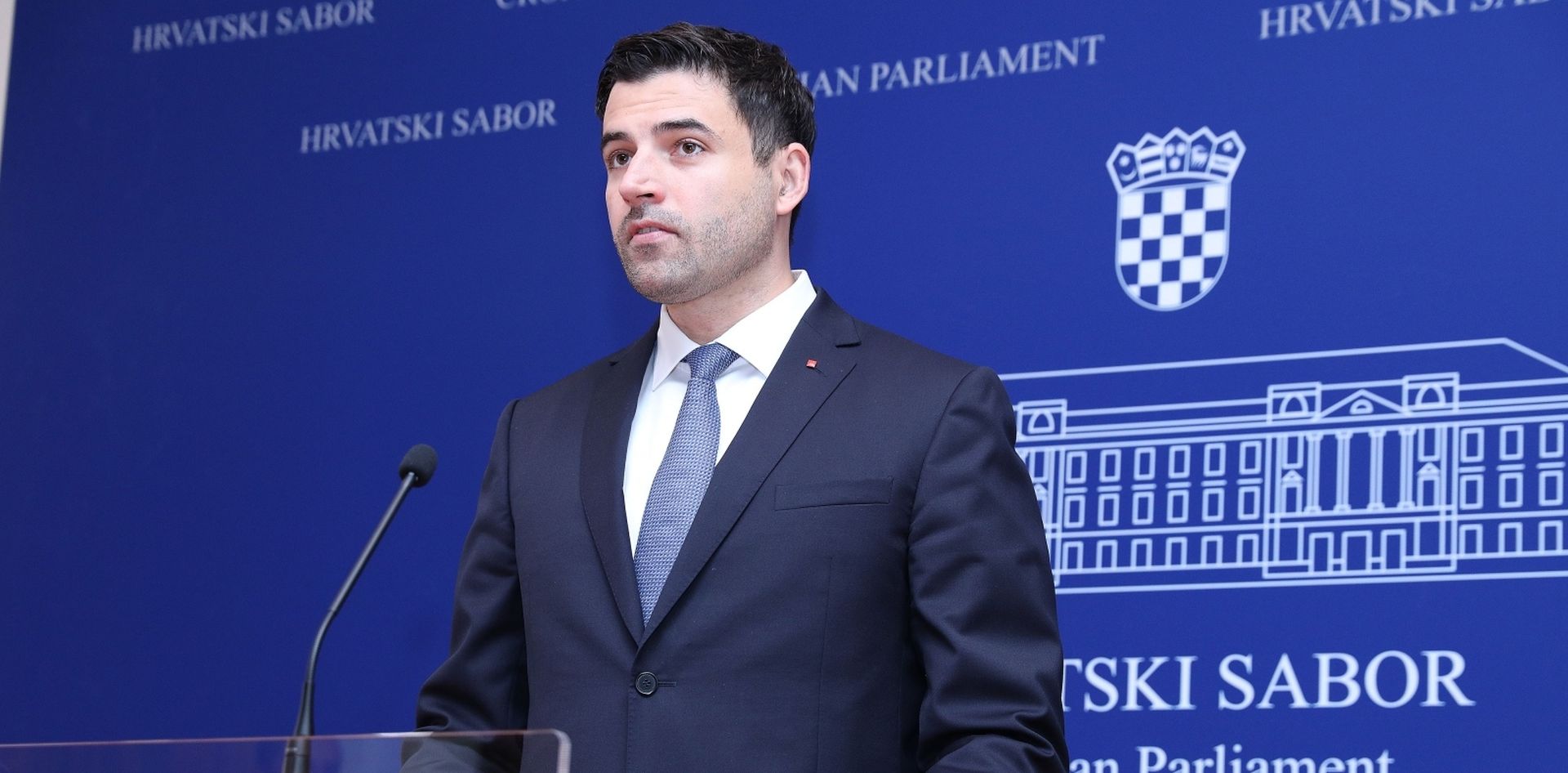 Zagreb: Davor Bernardić i Branko Grčić o rastu plaća 18.10.2018., Zagreb- U Saboru je odrzana konferencija za medije Kluba zastupnika SDP-a. O temi: "Prijedlog rasta placa" govorili su zastupnici Davor Bernardic i Branko Grcic.

Photo: Patrik Macek/PIXSELL