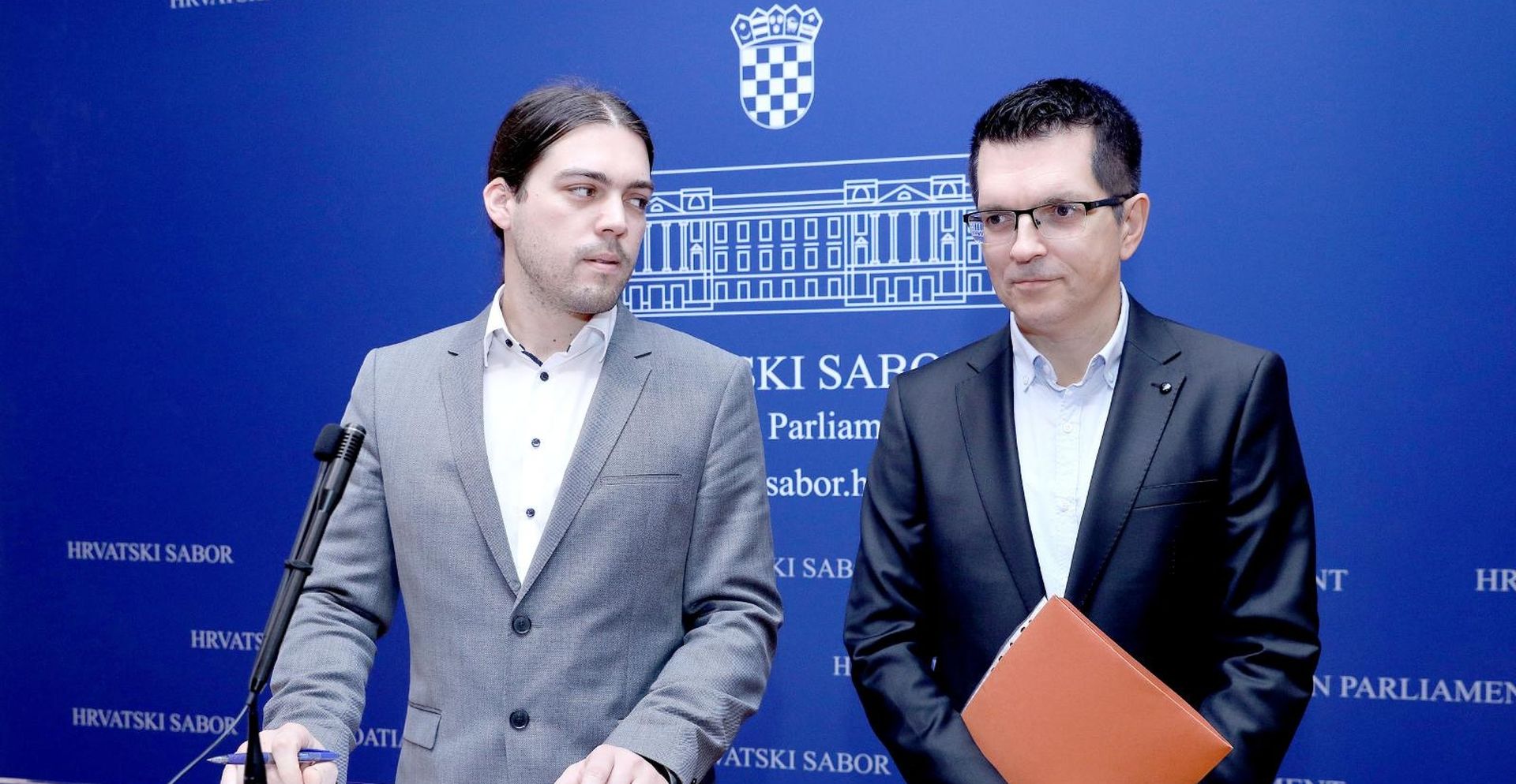 Zagreb: Živi zid o mirovinskoj reformi 18.10.2018., Zagreb- U Saboru je odrzana konferencija za medije Kluba zastupnika Zivog zida. O mirovinskoj reformi govorili su zastupnici Ivan Vilibor Sincic i Branimir Bunjac.
Photo: Patrik Macek/PIXSELL