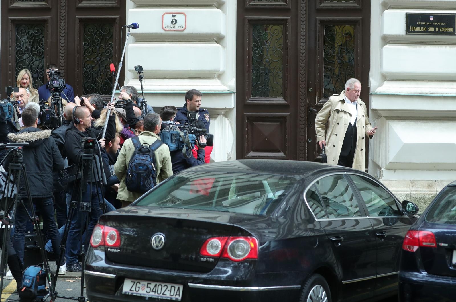 22.10.2018., Zagreb - Ivo Sanader izlazi sa Zupanijskog suda nakon izricanja presude u aferi Hypo i Hep-Dioki. Za aferu Hypo Sanader je proglasen krivim za ratno profiterstvo i nepravomocno je osudjen na dvije i pol godine zatvora, a u aferi HEP-Dioki je oslobodjen optuzbi. Photo: Sanjin Strukic/PIXSELL