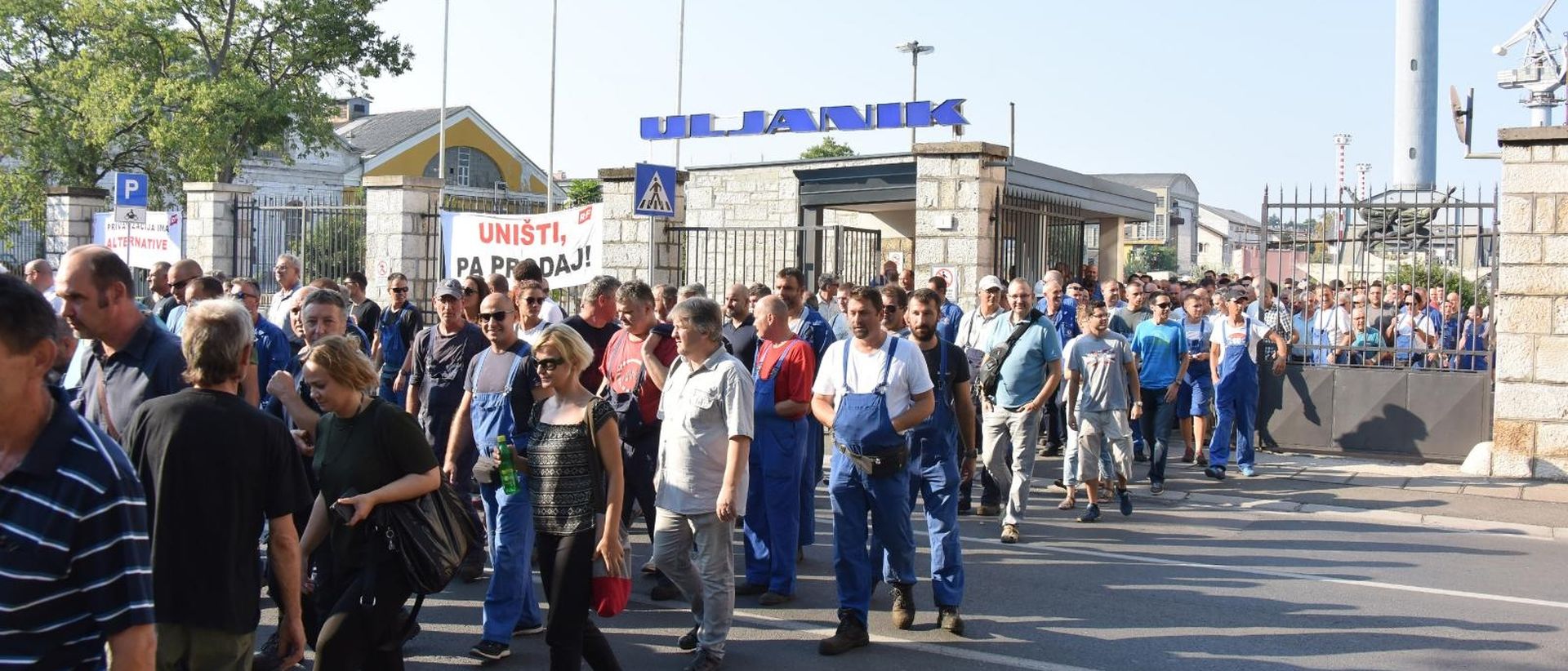 Valter FlegoValter Flego 24.08.2018., Pula - Nastavljen strajk radnika Uljanika zbog neisplacenih placa. Radnici su u povorci krenuli prema gradu. 
Photo: Dusko Marusic/Pixsell