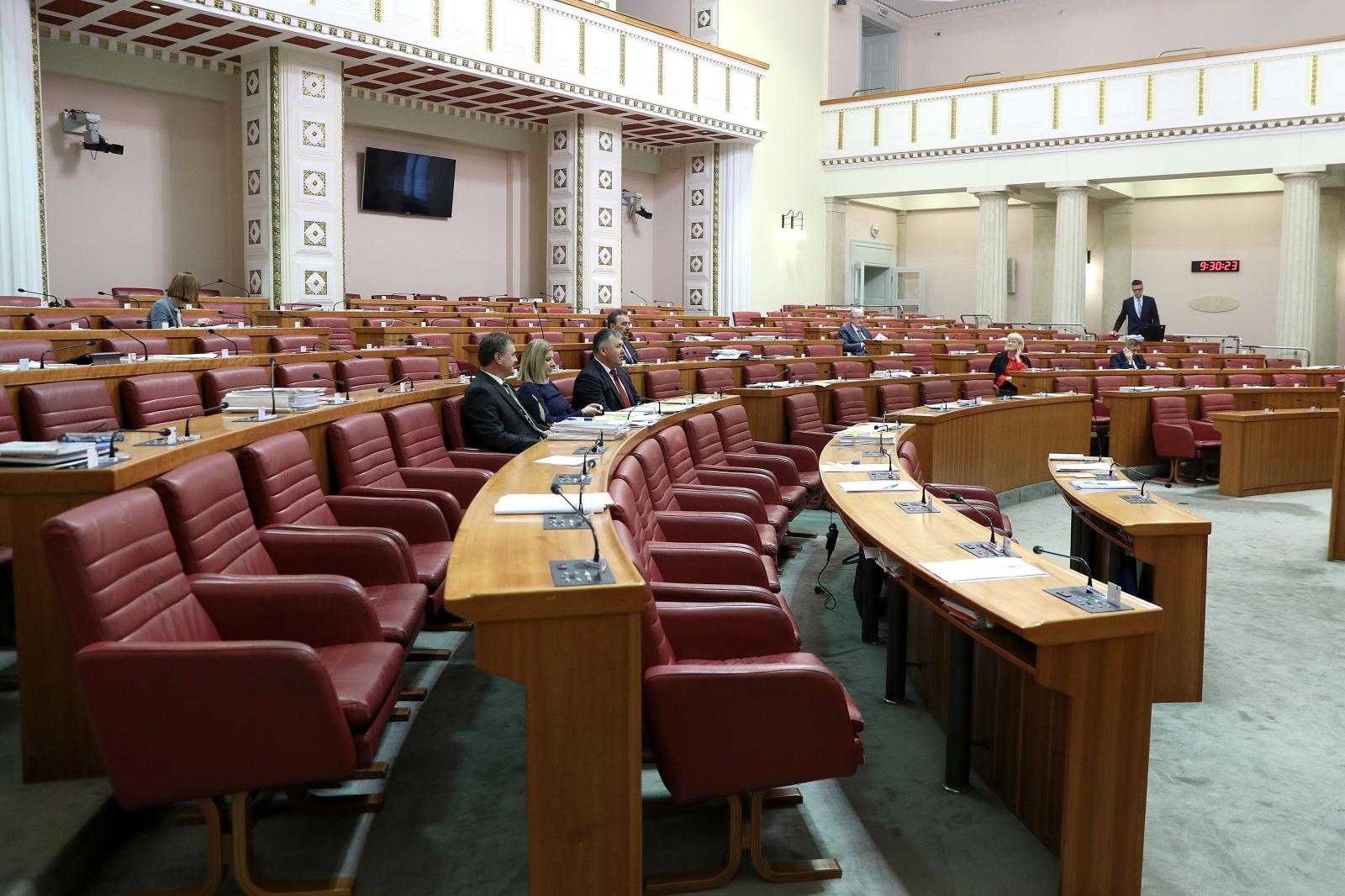 Zagreb: Sabor raspravlja o izmjenama Zakona o edukacijsko-rehabilitacijskoj djelatnosti 26.10.2018., Zagreb- Pred skoro praznom sabornicom Sabor RH je 9. sjednicu nastavio raspravom o izmjenama i dopunama Zakona o edukacijsko-rehabilitacijskoj djelatnosti.     
     
Photo: Patrik Macek/PIXSELL