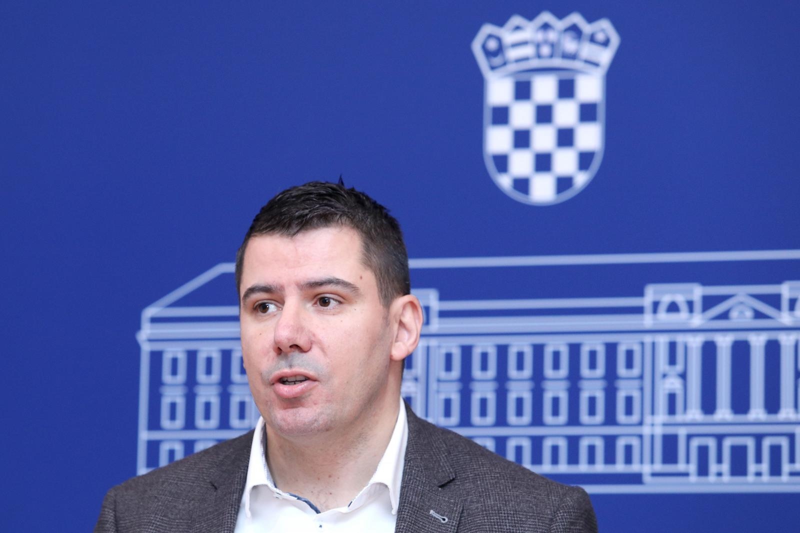 Zagreb: MOST održao konferenciju o stanju u Petrinji 26.10.2018., Zagreb- U Saboru je odrzana konferencija za medije Kluba zastupnika Mosta nezavisnih lista. O temi: „Petrinja, grad s tisucu rupa“ govorili su zastupnik Nikola Grmoja i predstavnice inicijative gradjanki “Za bolju Petrinju“ Luca Gaspar Sako, Ljubica Massari i Dijana Debeljak.     
     
Photo: Patrik Macek/PIXSELL
