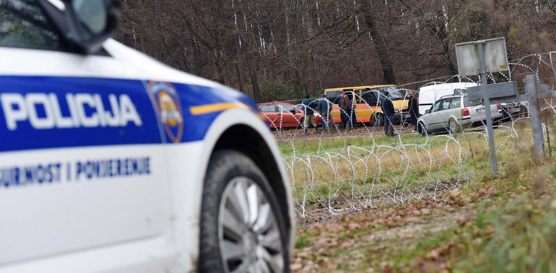 27.11.2015., Prhovec - Slovenci postavili zicu na malogranicni prijelaz Prhovec-Godeninci (Kocijan) gdje su lokalni mjestani granicu prelazili s kljucevima za prijelaz. 
Photo: Vjeran Zganec Rogulja/PIXSELL