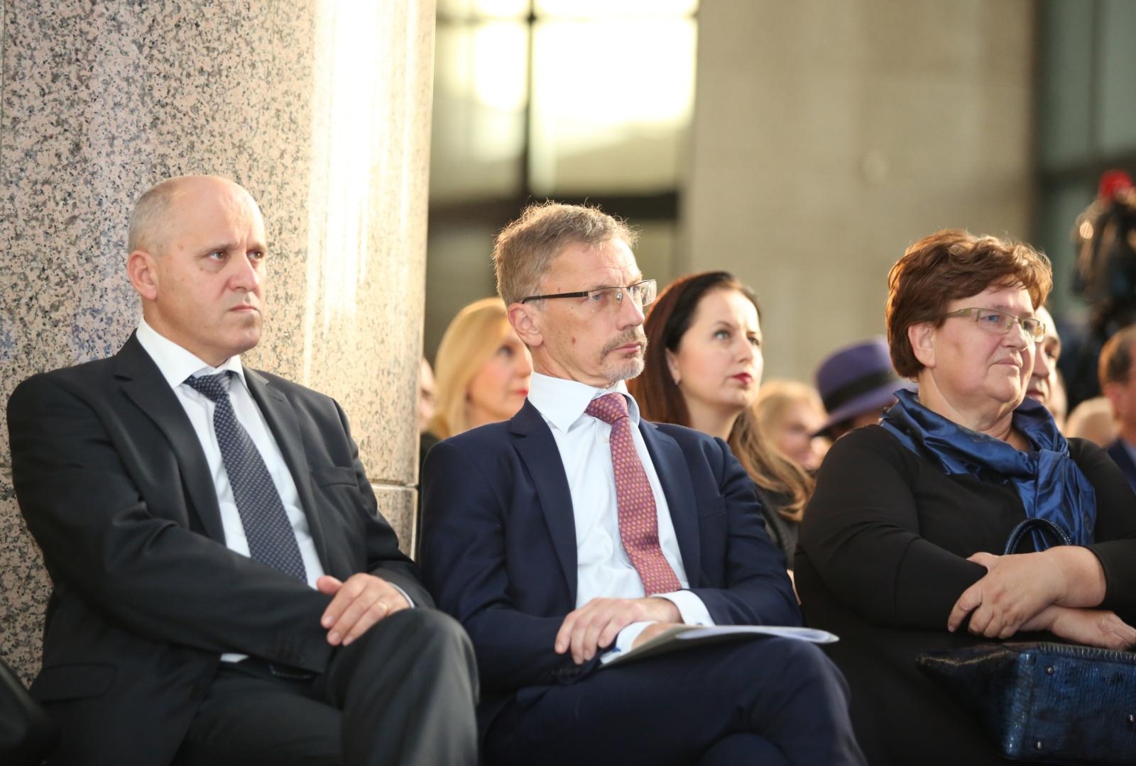 29.10.2018., Zagreb - U predvorju Nacionalne i sveucilisne knjiznice predstavljena je knjiga "Agrokor: Slom ortackog kapitalizma" autorice Martine Dalic. Branko Bacic, Boris Vujcic , Marica Vidakovic 
Photo: Luka Stanzl/PIXSELL
