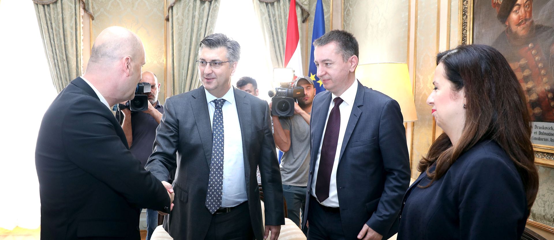 Zagreb: Premijer Plenković primio izvanrednog povjerenika za Agrokor 05.07.2018., Zagreb- Predsjednik Vlade Andrej Plenkovic primio je u Banskim dvorima izvanrednog povjerenika u trgovackom drustvu Agrokor d.d. Fabrisa Peruska i njegovu zamjenicu Irenu Weber.

Photo: Patrik Macek/PIXSELL