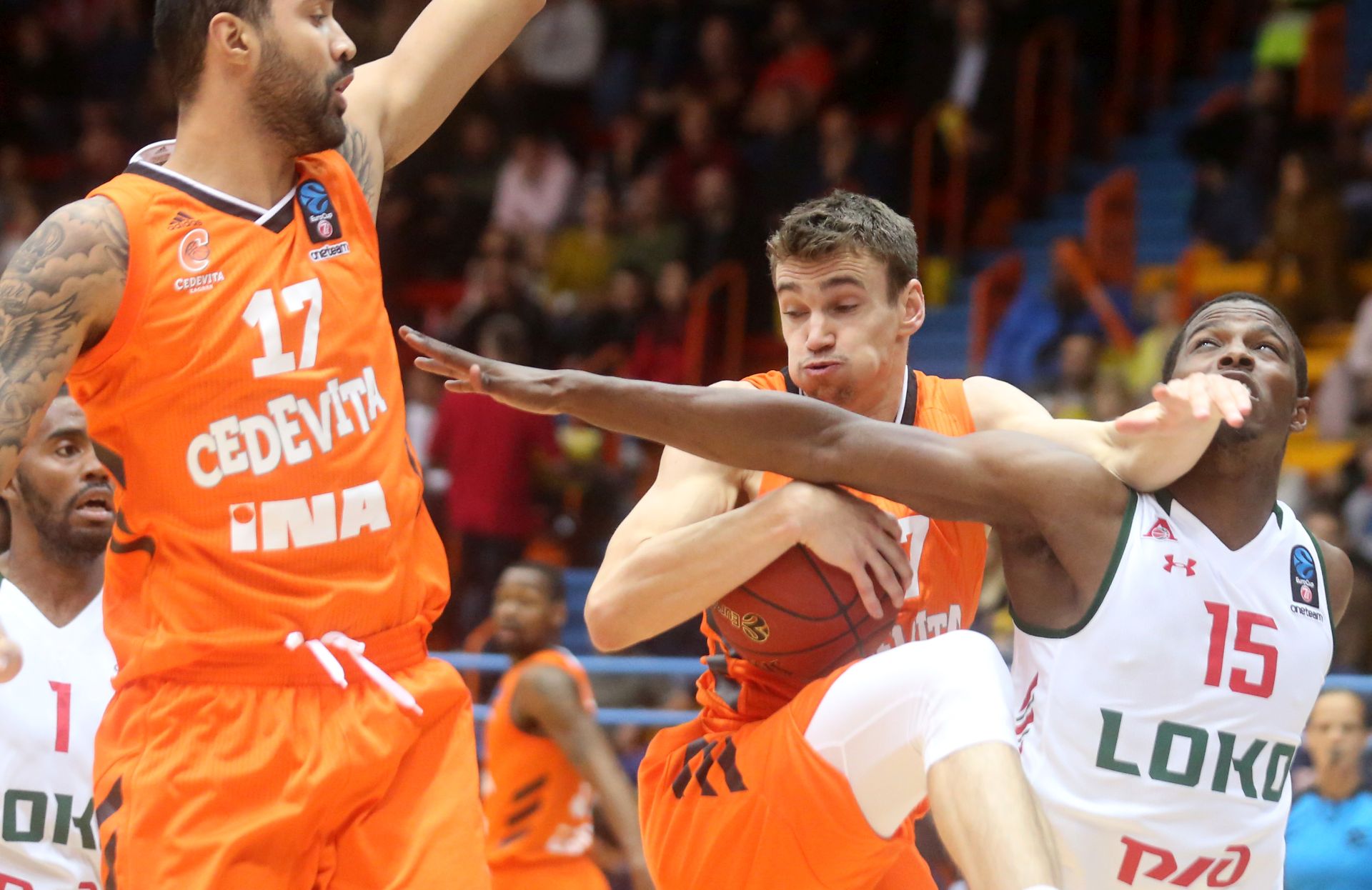 Zagreb, 24.10.2018. -  Utakmica 4. kola skupine B košarkaškog Eurokupa: Cedevita - Lokomotiv Kuban. Na fotografiji Augusto Lima, Ivan Ramljak, Isaiah Whitehead. 
 foto HINA/ Daniel KASAP/ dk