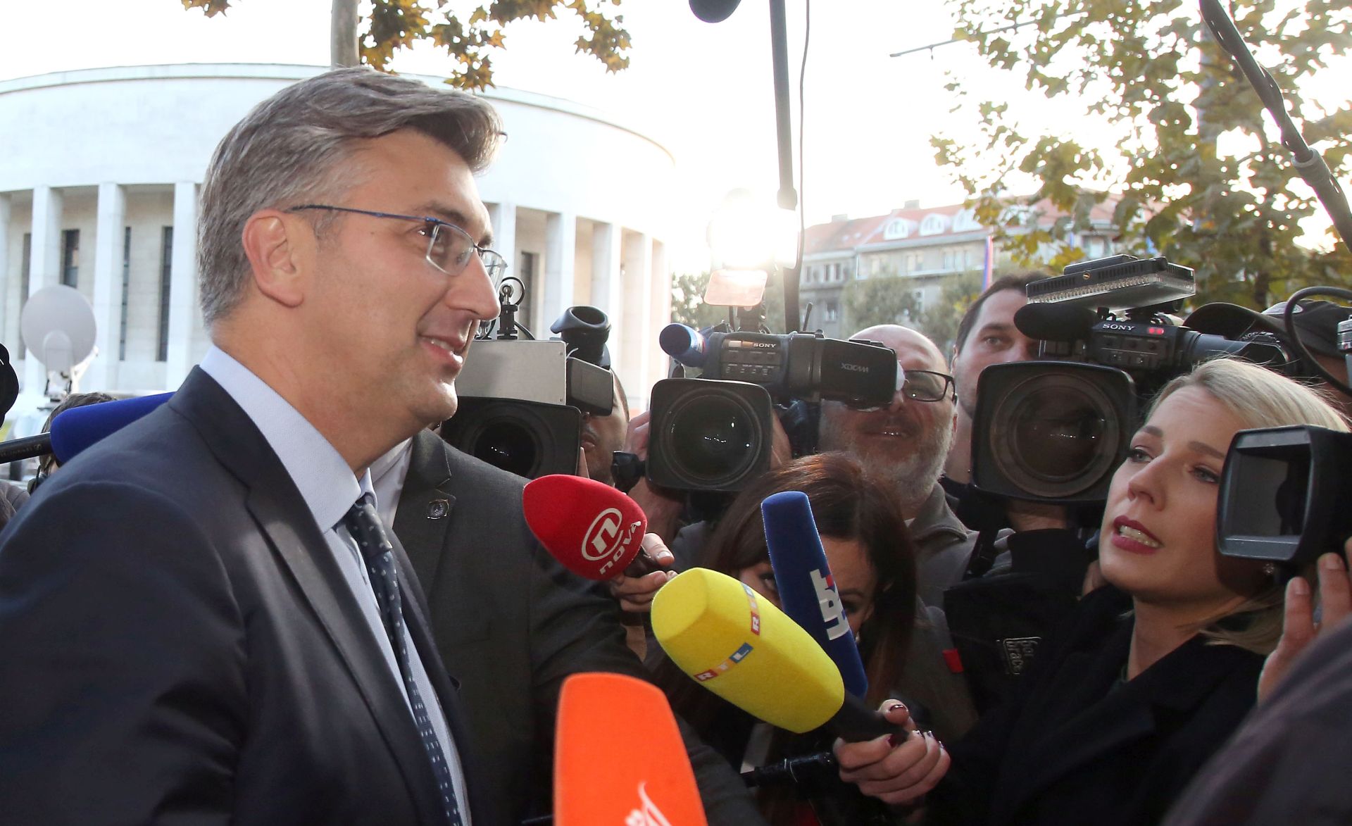 Zagreb, 02.10.2018 - Sjednica Predsjednitva i Nacionalnoga vijeæa HDZ-a. Na fotografiji predsjednik Vlade i HDZ-a Andrej Plenkoviæ daje izjavu prije sjednice.
foto HINA / Denis CERIÆ /dc
